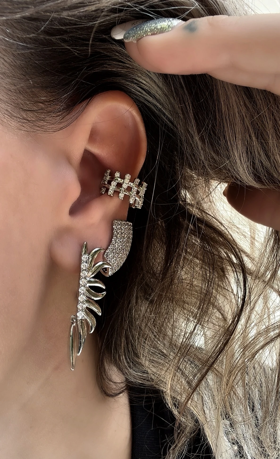 Silver Çubuk Zirkon Taşlı Tüy Görünümlü Küpe