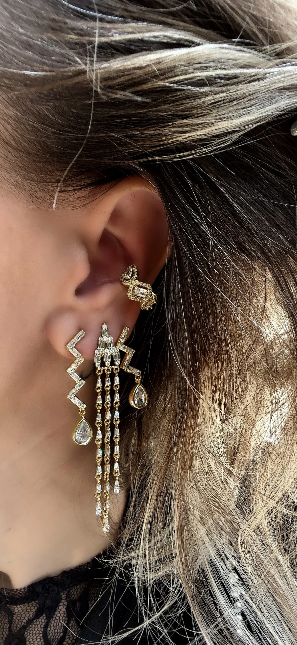 Gold Baget Kısalı Uzunlu Damla Detay Küpe