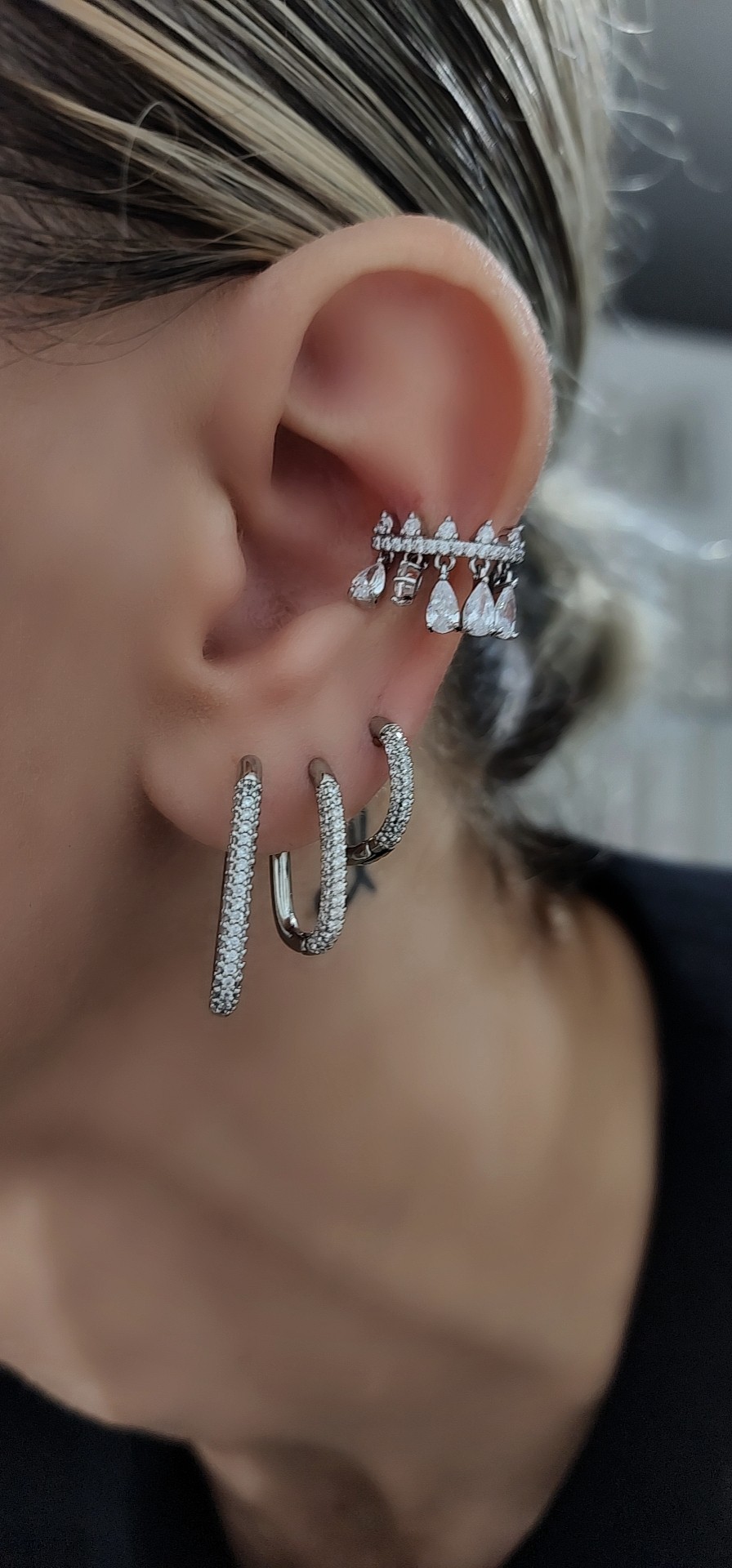 Silver Damla Sallantılı Sıkıştırmalı Kıkırdak Küpe 