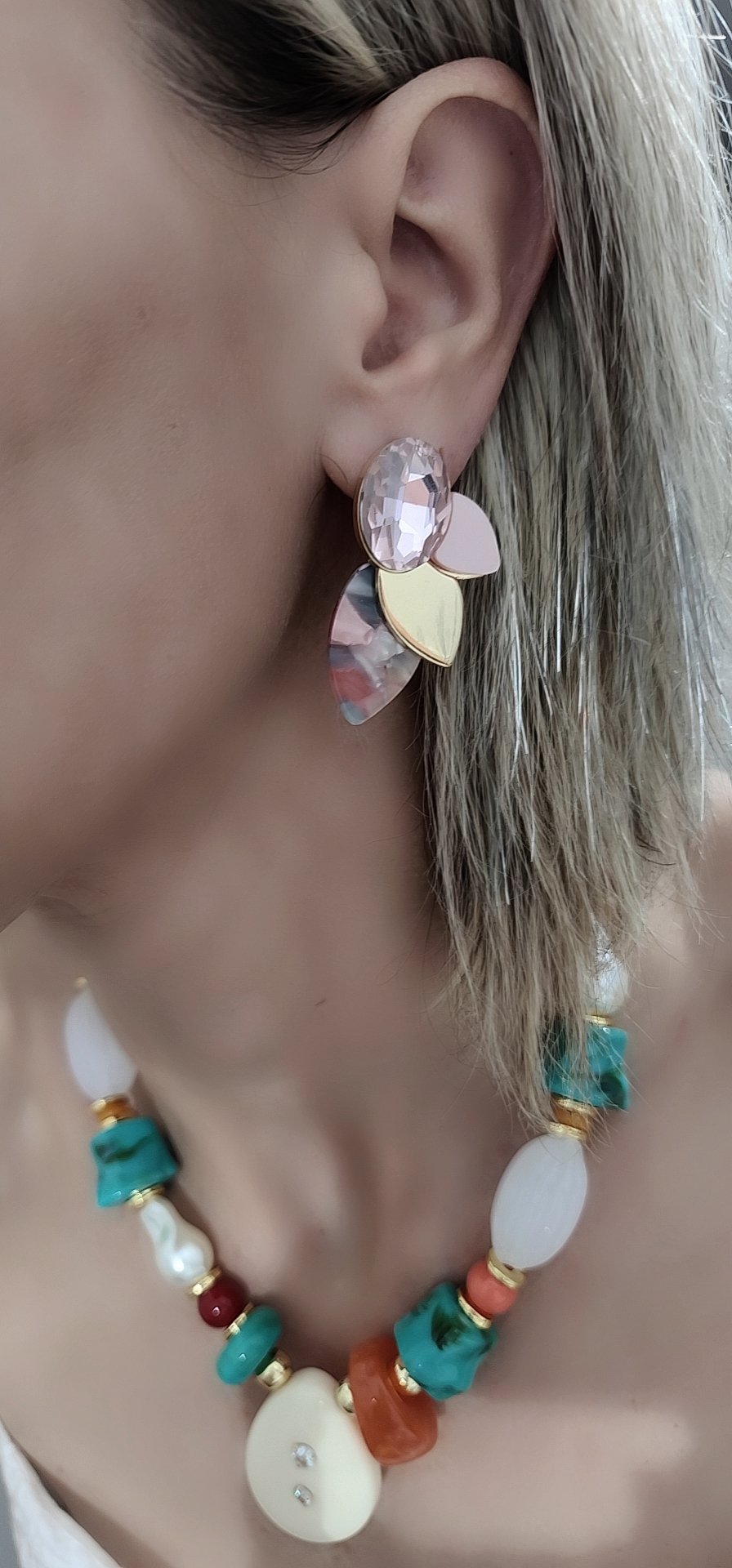 Gold Pembe Tonlu Küpe