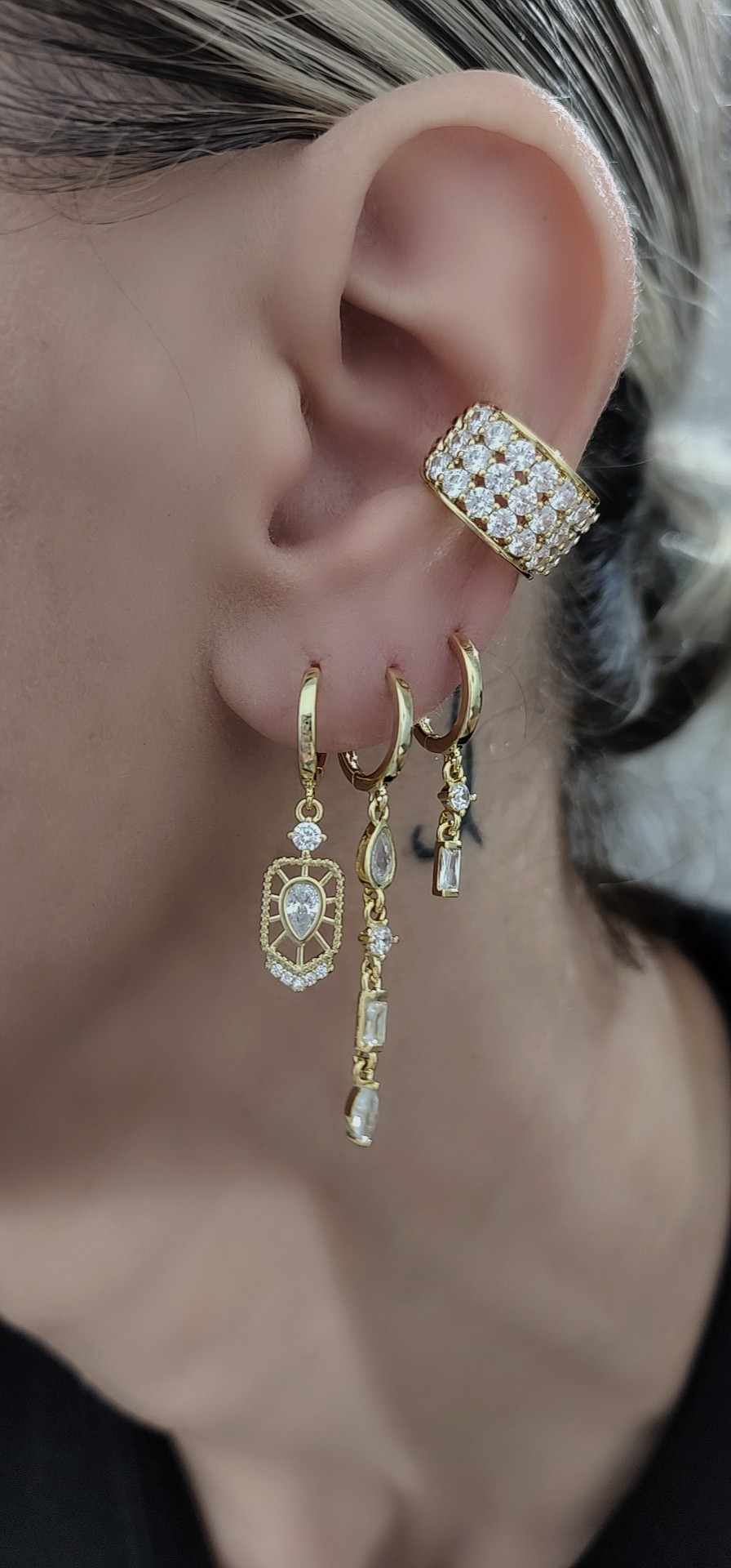 Gold Zirkon Taşlı Sıkıştırmalı Kıkırdak Küpe