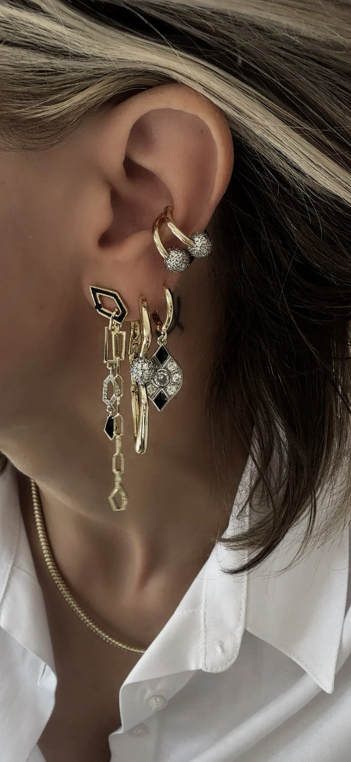 Gold Siyah Mineli Taşlı Kutup Yıldızı Küpe