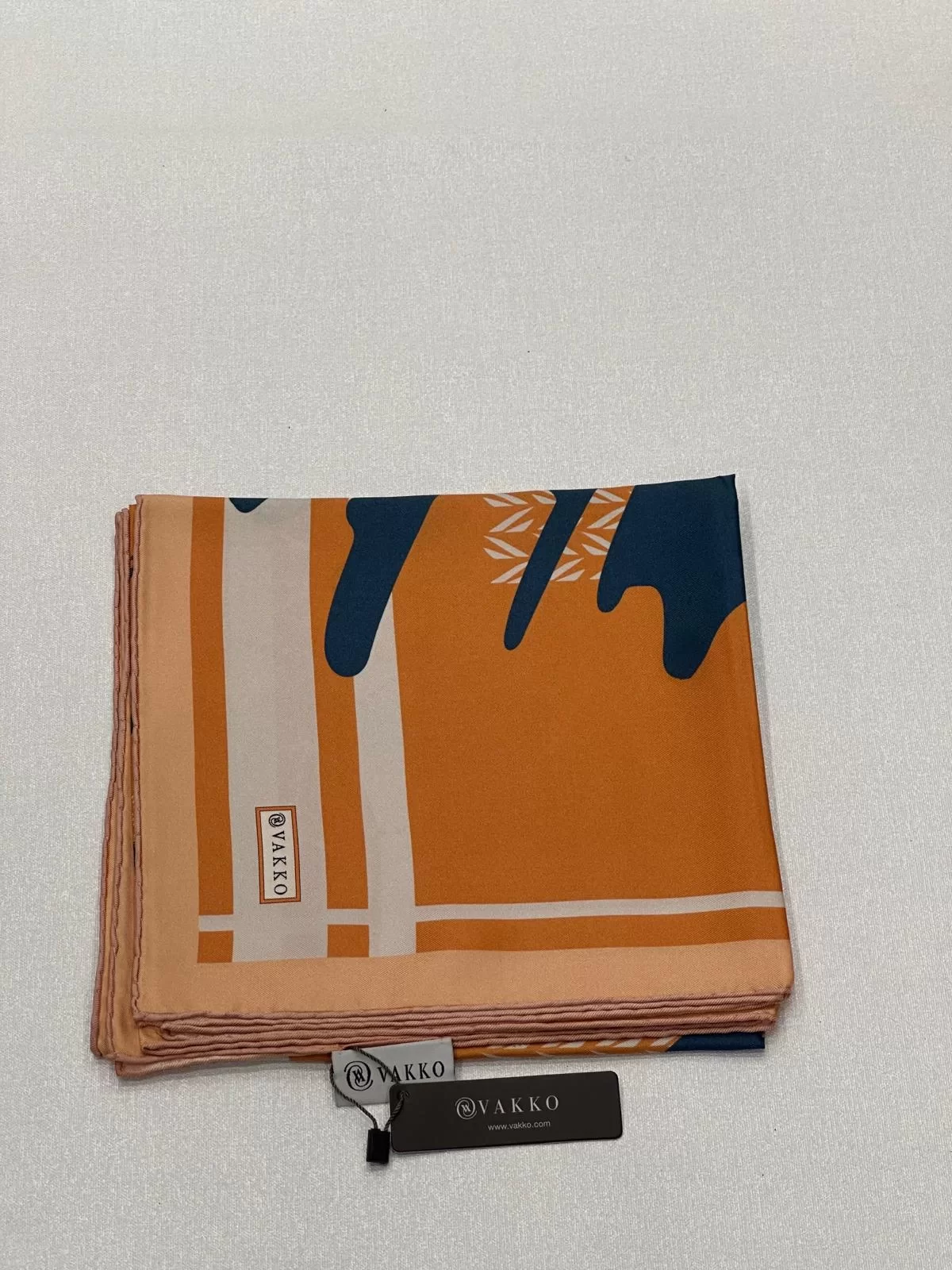 VAKKO DESENLİ TİVİL İPEK EŞARP