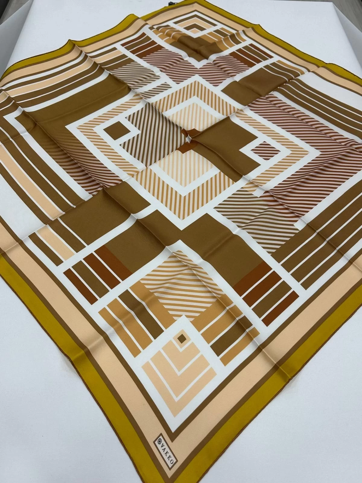 VAKKO DESENLİ TİVİL İPEK EŞARP