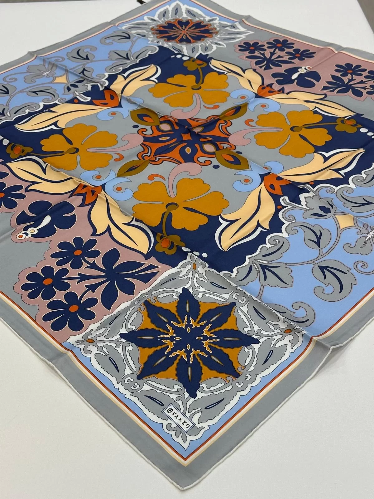 VAKKO DESENLİ TİVİL İPEK EŞARP