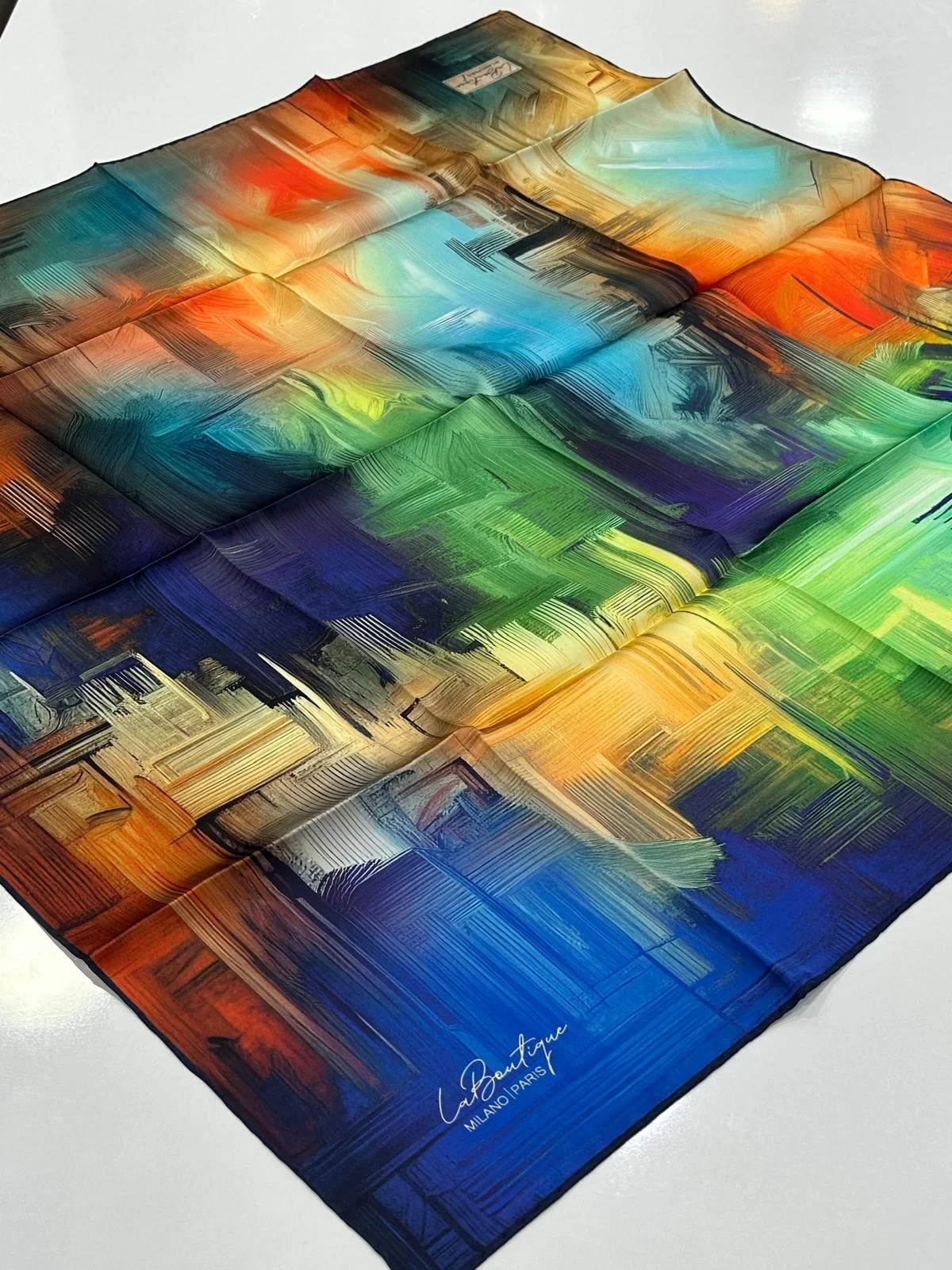 LA BOUTİQUE DESENLİ İPEK EŞARP