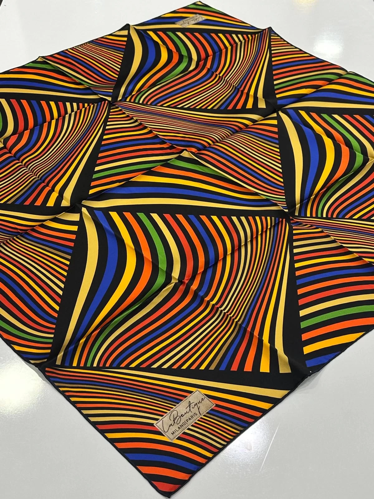 LA BOTİQUE DESENLİ İPEK EŞARP