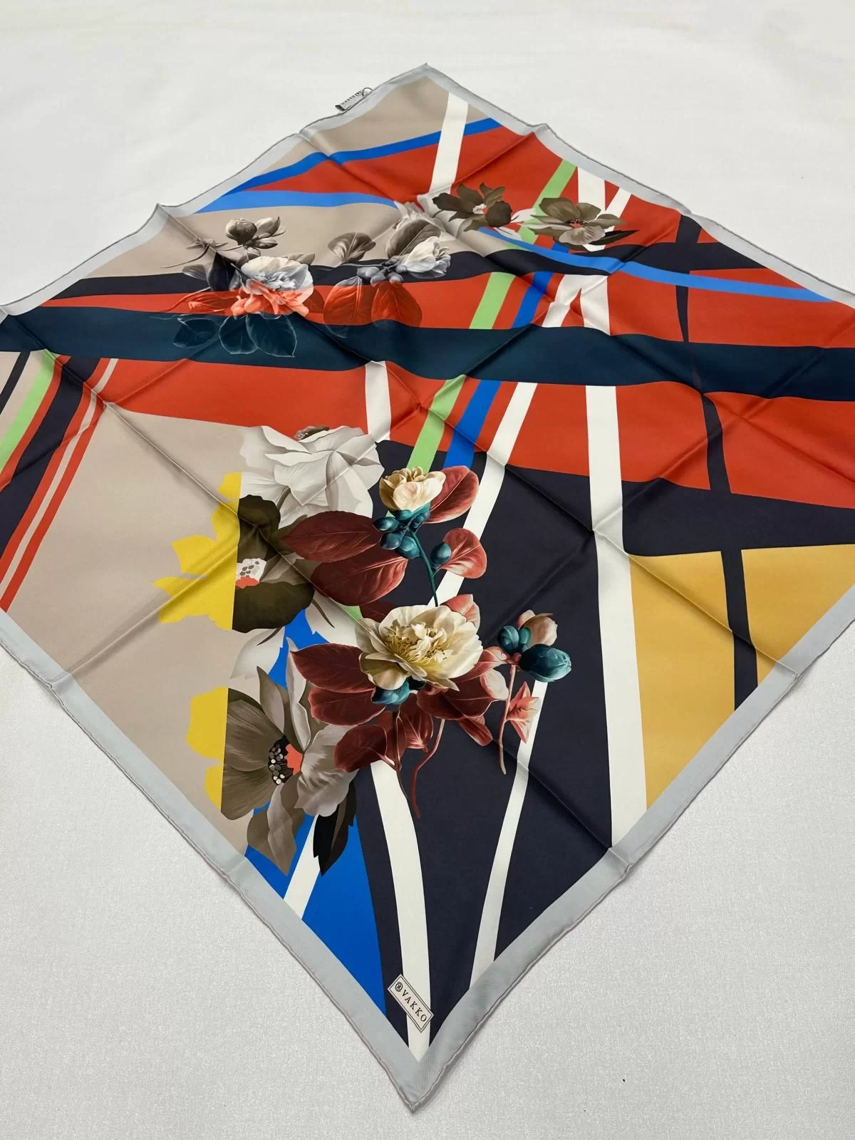 VAKKO DESENLİ TİVİL İPEK EŞARP