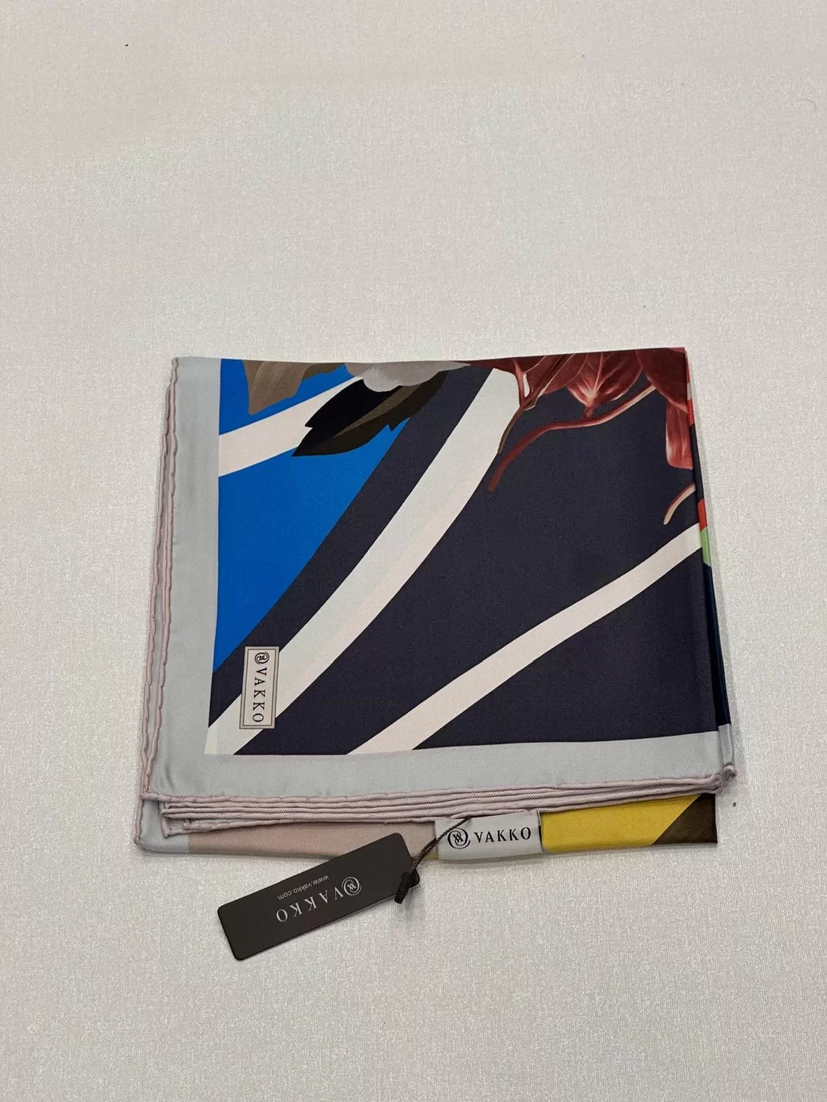 VAKKO DESENLİ TİVİL İPEK EŞARP