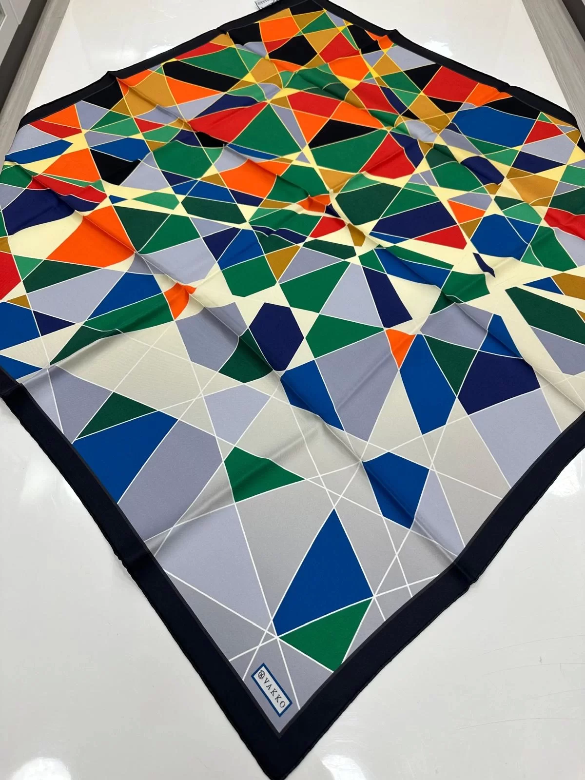 VAKKO DESENLİ TİVİL İPEK EŞARP