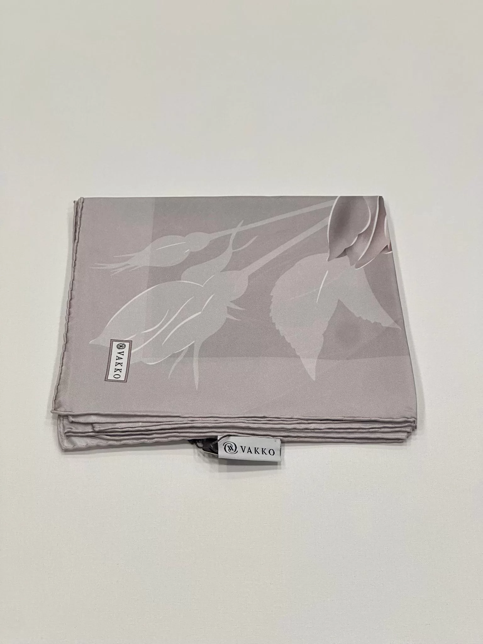 VAKKO DESENLİ İPEK EŞARP