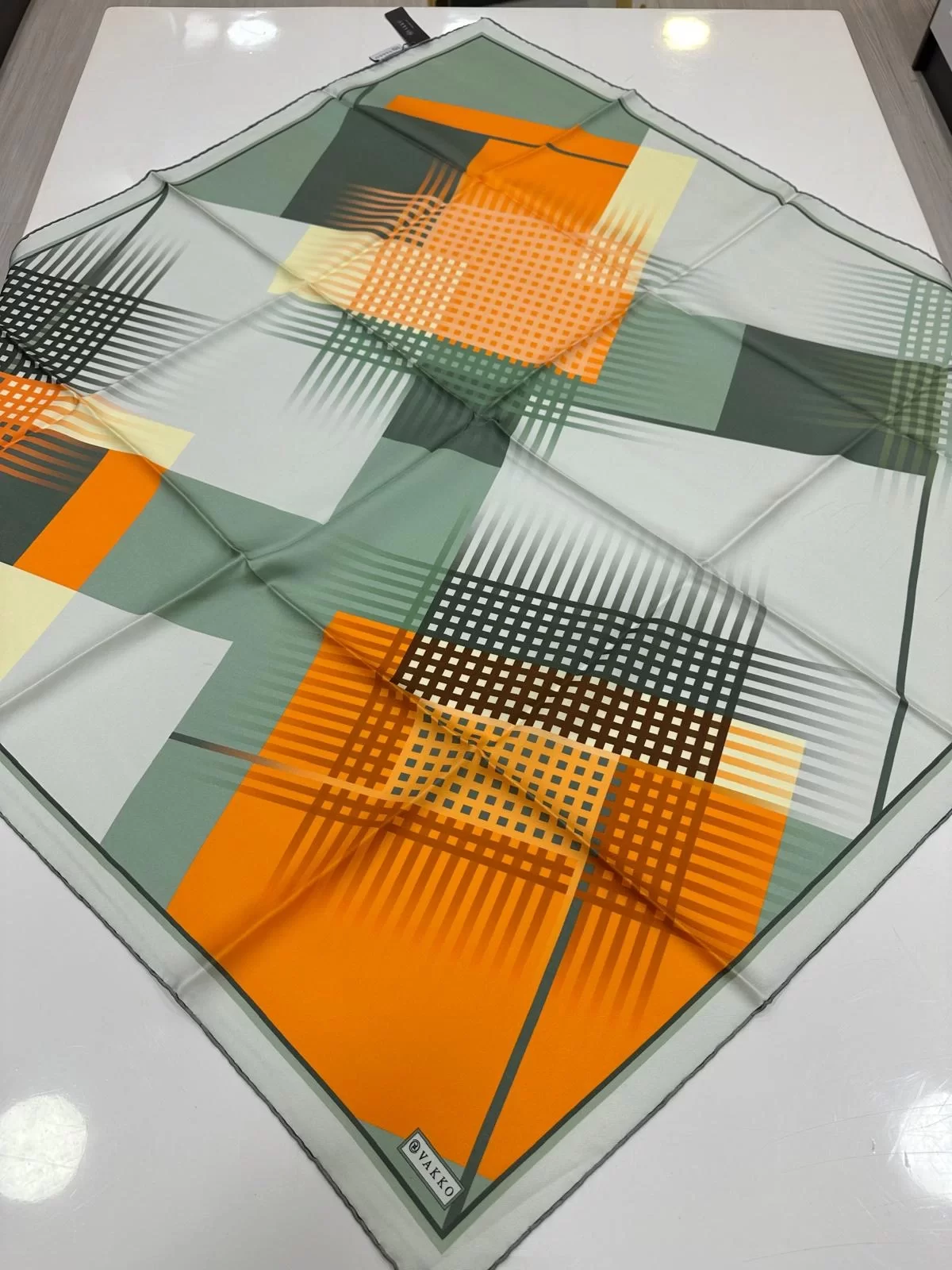 VAKKO DESENLİ TİVİL İPEK EŞARP