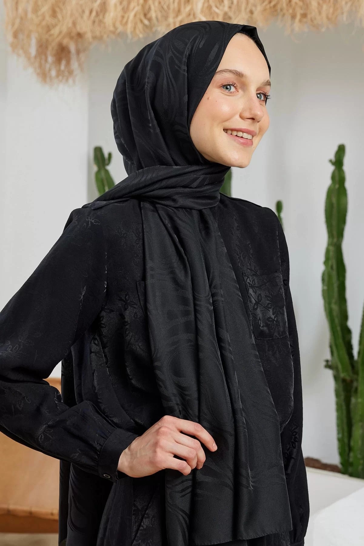 EMPROYAL JAKAR ŞAL
