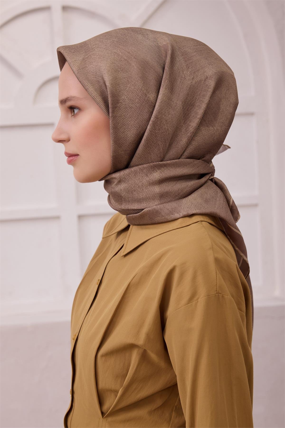 BELLİ SAF İPEK EŞARP