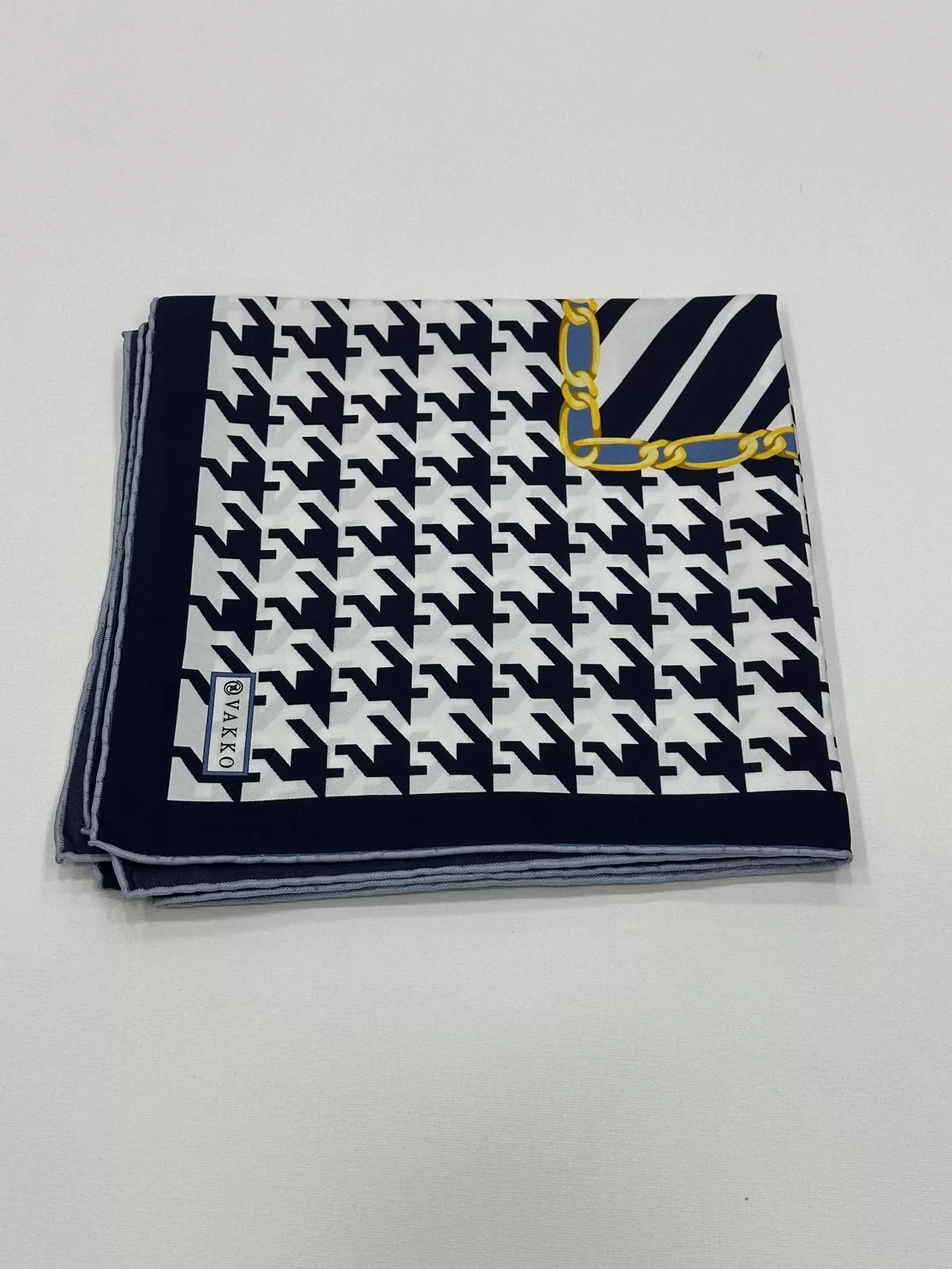 VAKKO DESENLİ İPEK EŞARP