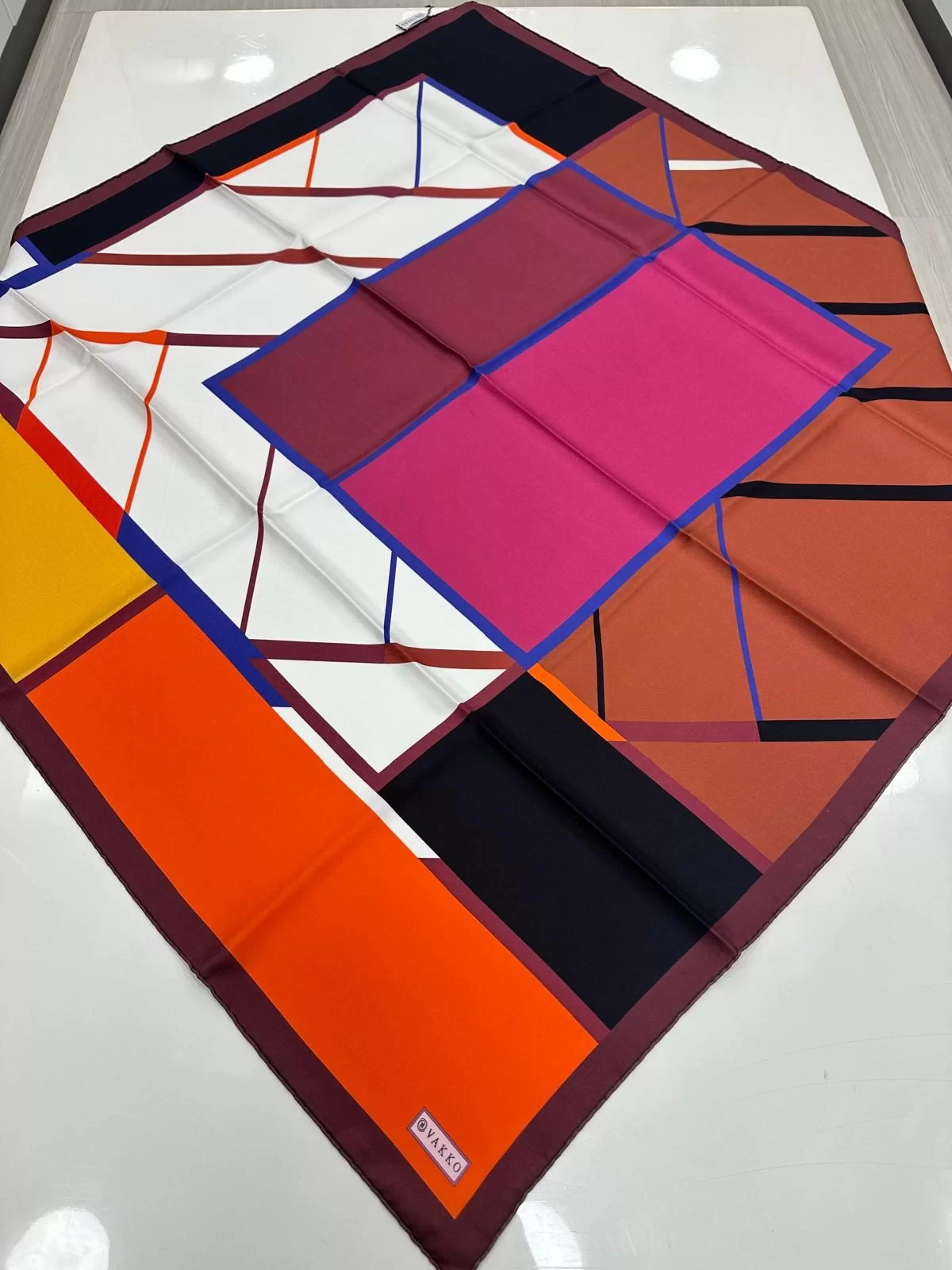 VAKKO DESENLİ TİVİL İPEK EŞARP