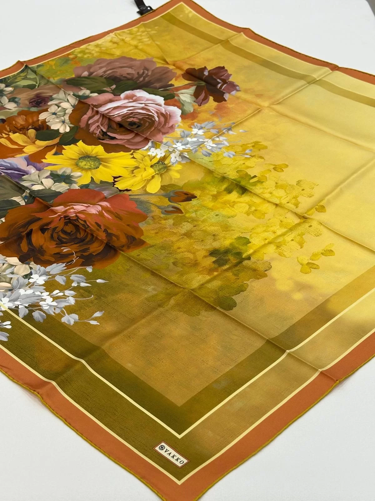 VAKKO DESENLİ TİVİL İPEK EŞARP