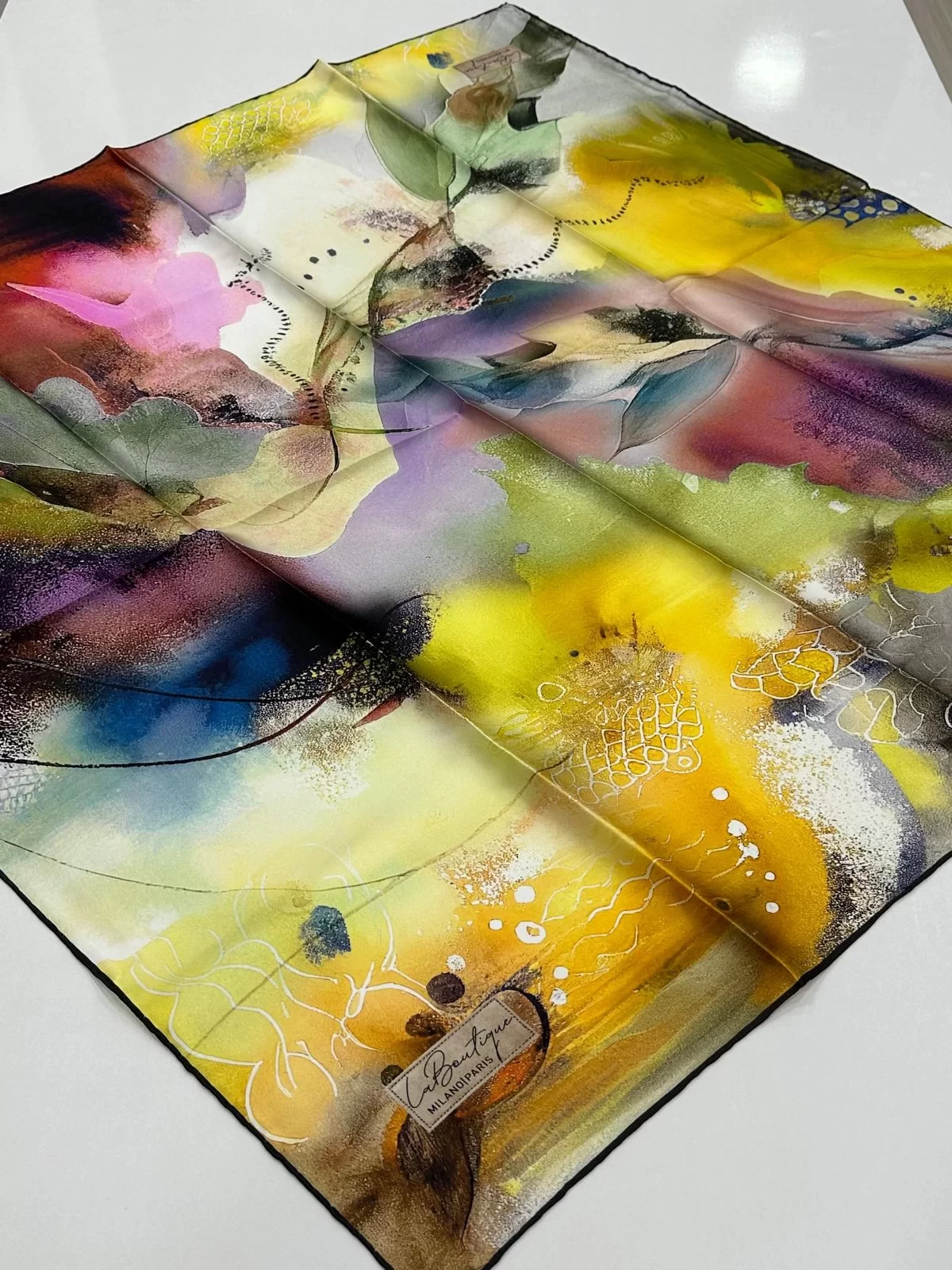 LA BOUTİQUE DESENLİ İPEK EŞARP