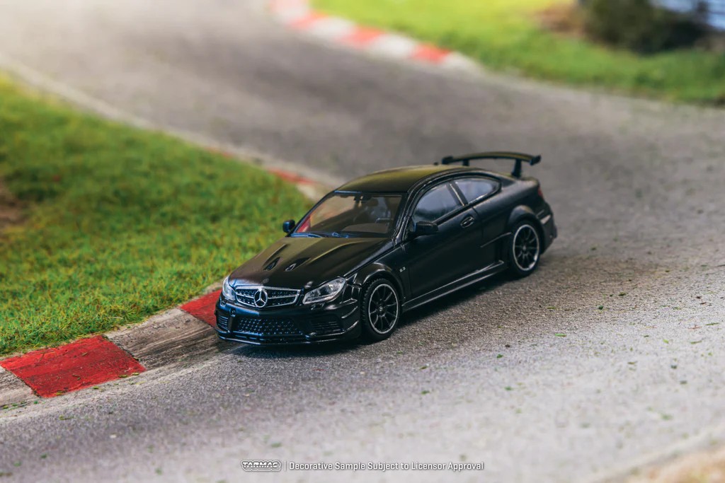 Tarmac Works Mercedes-Benz C 63 AMG Coupé Black Series Matte Black - GLOBAL64