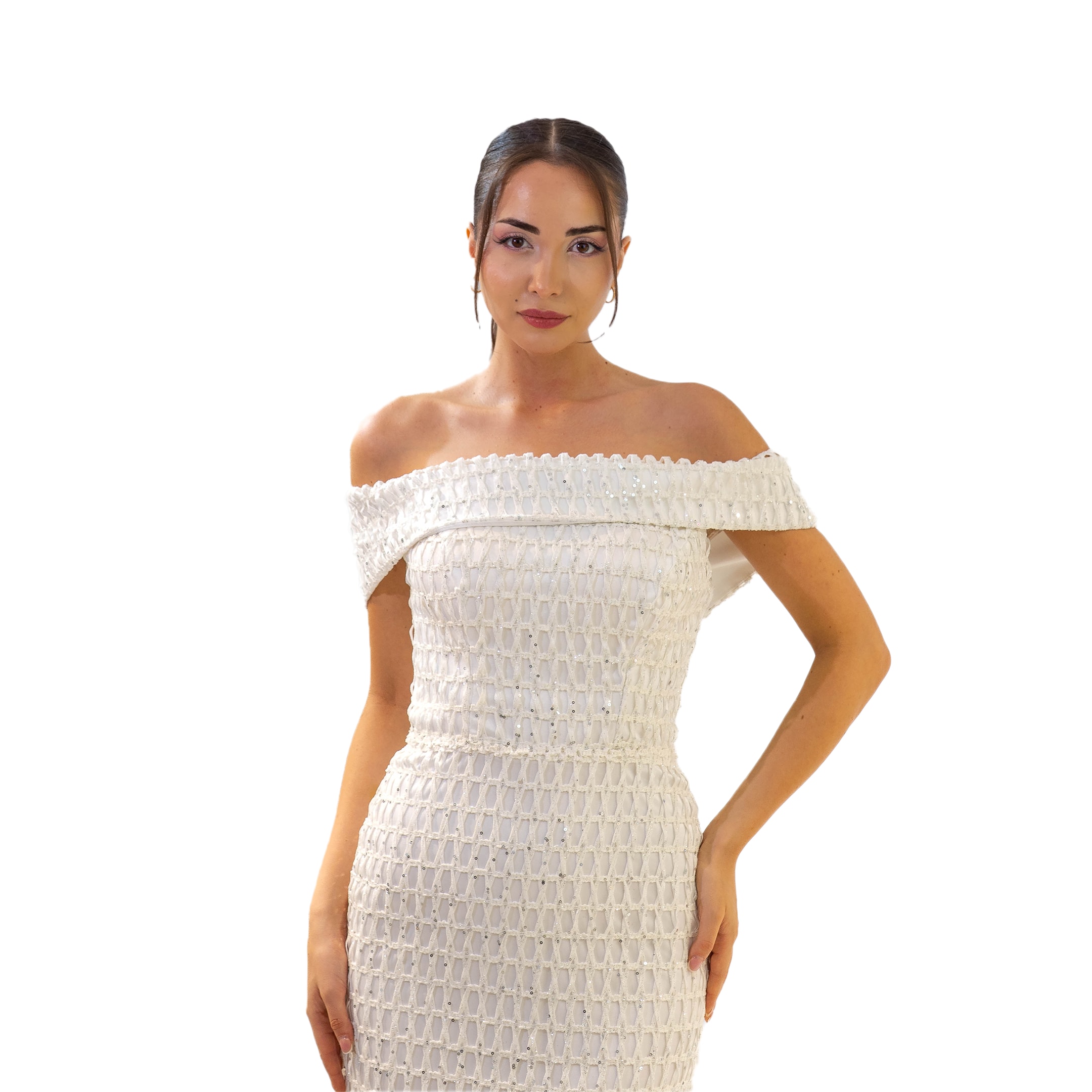 Kuğu Madonna Yaka Petek Kumaş Pul Detaylı Beyaz Uzun Elbise