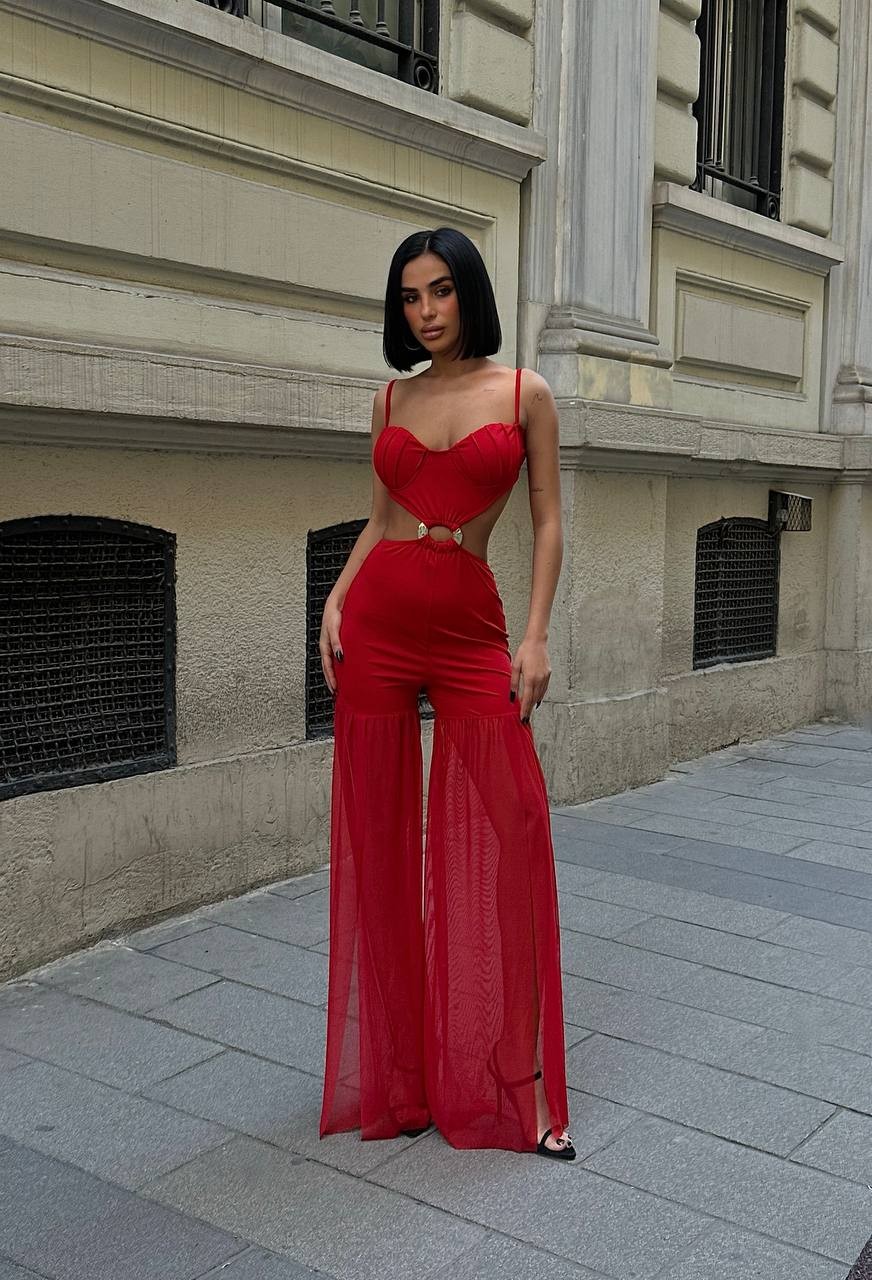 Yırtmaçlı Sırt Bağlamalı Gold  Aksesuar Detaylı  Gloplu Maxi Boy Tulum - Kırmızı