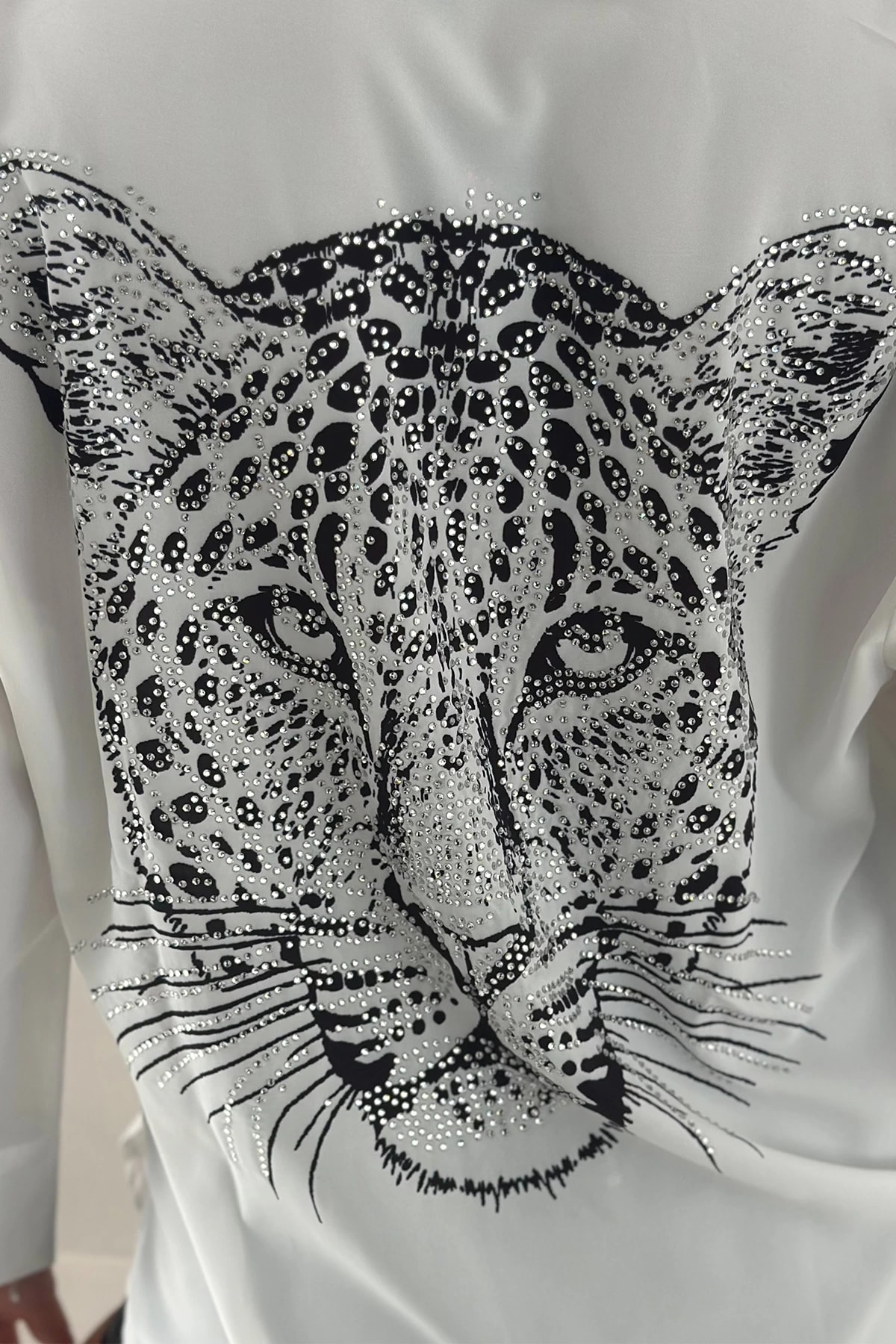 Aslan Desen Baskılı Taşlı Gömlek Gümüş