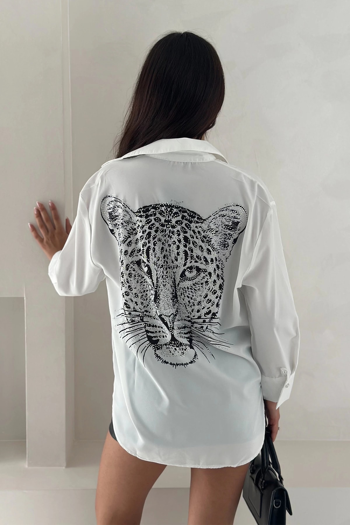 Aslan Desen Baskılı Taşlı Gömlek Gümüş