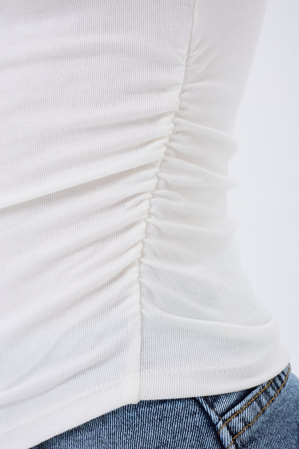 Dik Yaka Kısa Kollu Büzgü / Drape Detaylı Fitted / Vücuda Oturan Asimetrik Örme Bluz