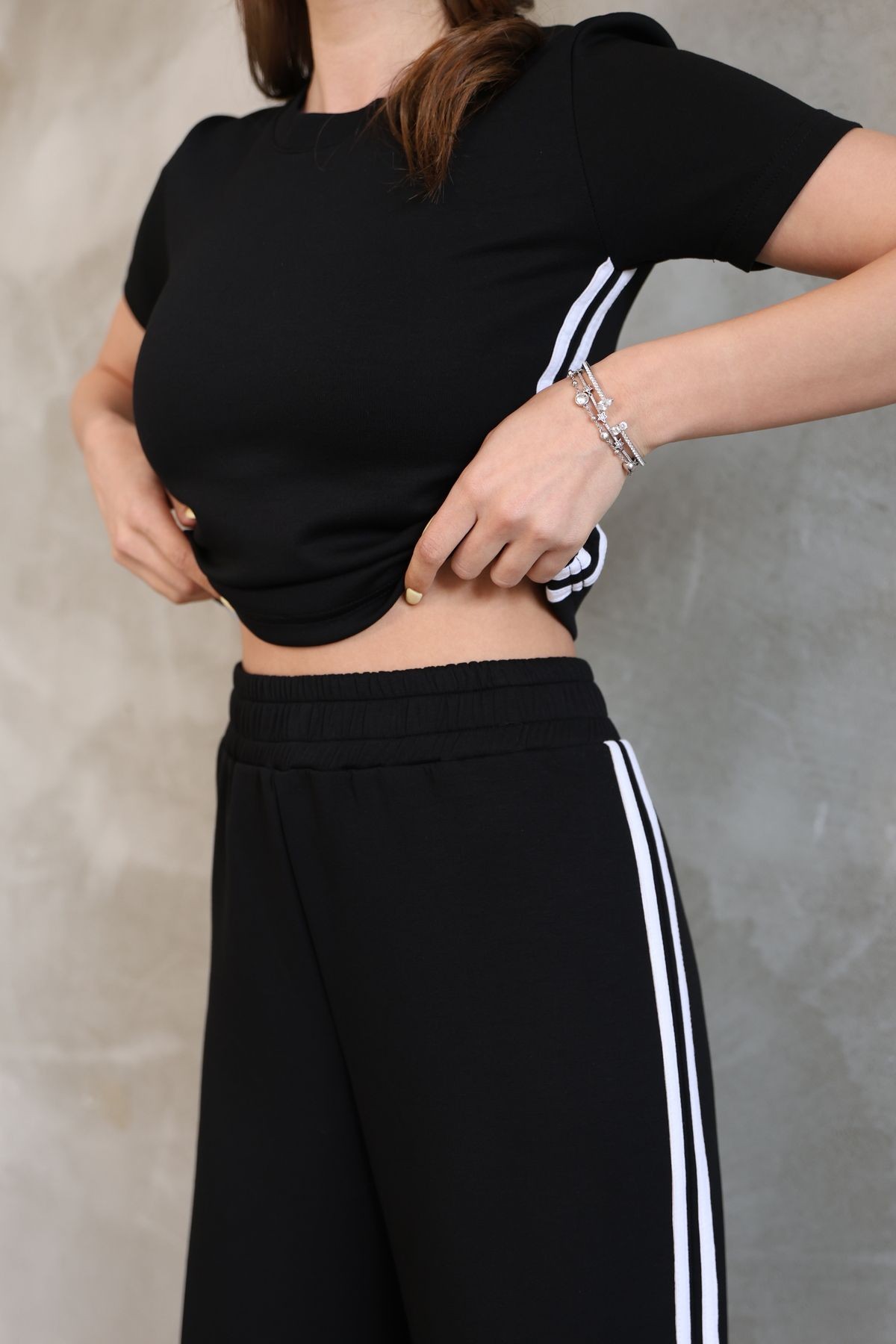Yazlık Kadın Eşofman Takımı – Düz Paça, Çift Şeritli, Relax Fit