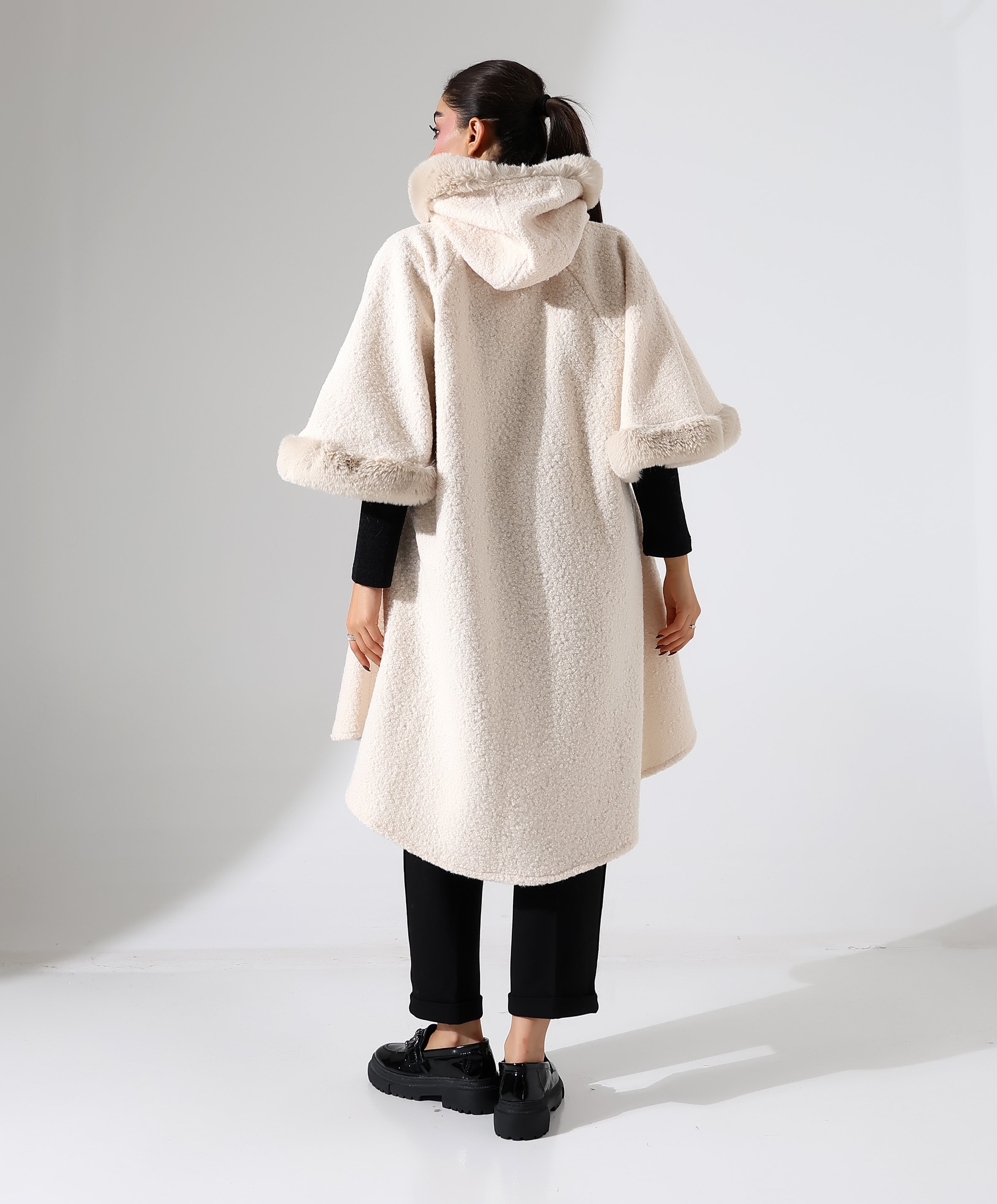 Kürk Detay Kapüşonlu Büyük Beden Panço