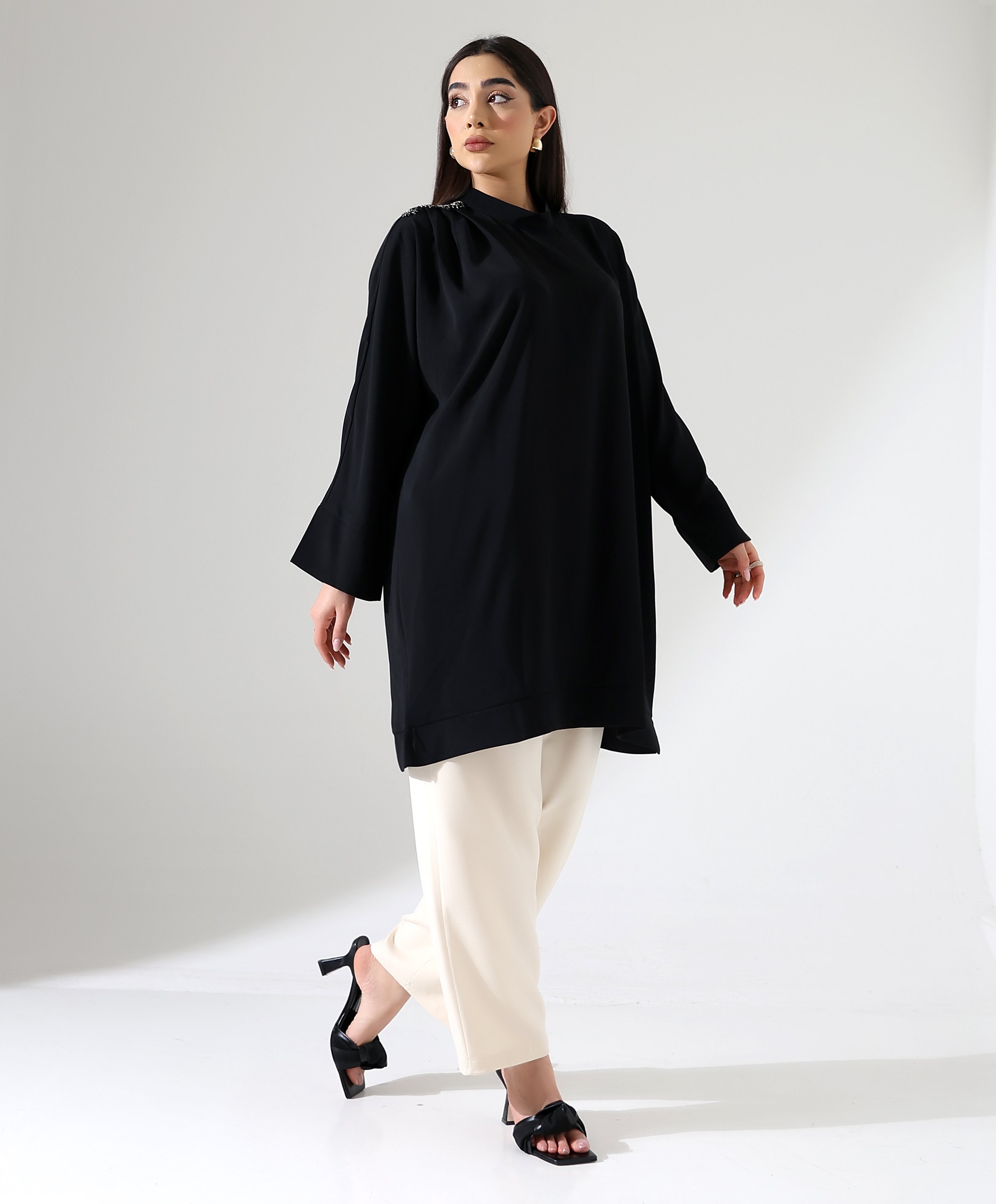 Omuzu Pile Detaylı Tunik
