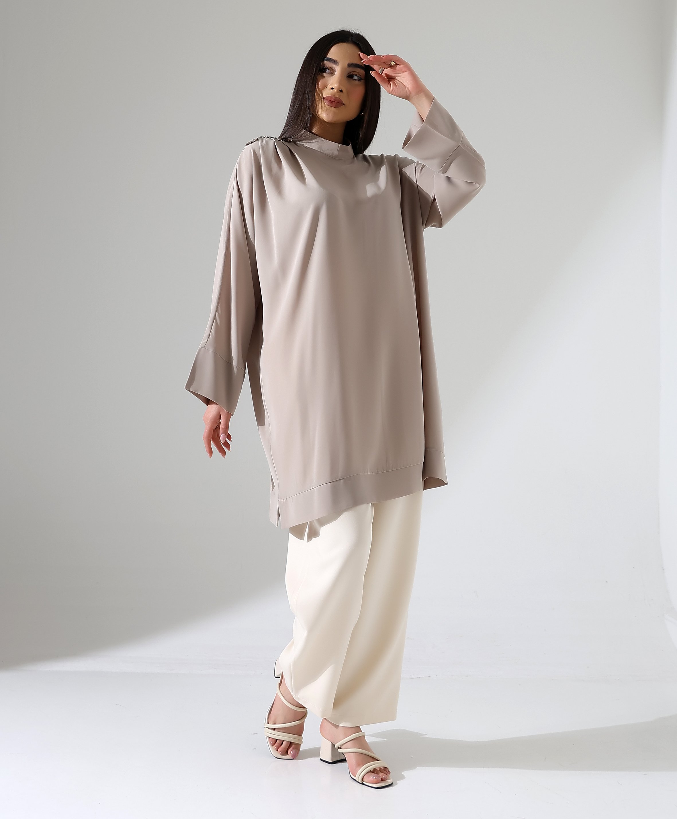 Omuzu Pile Detaylı Tunik