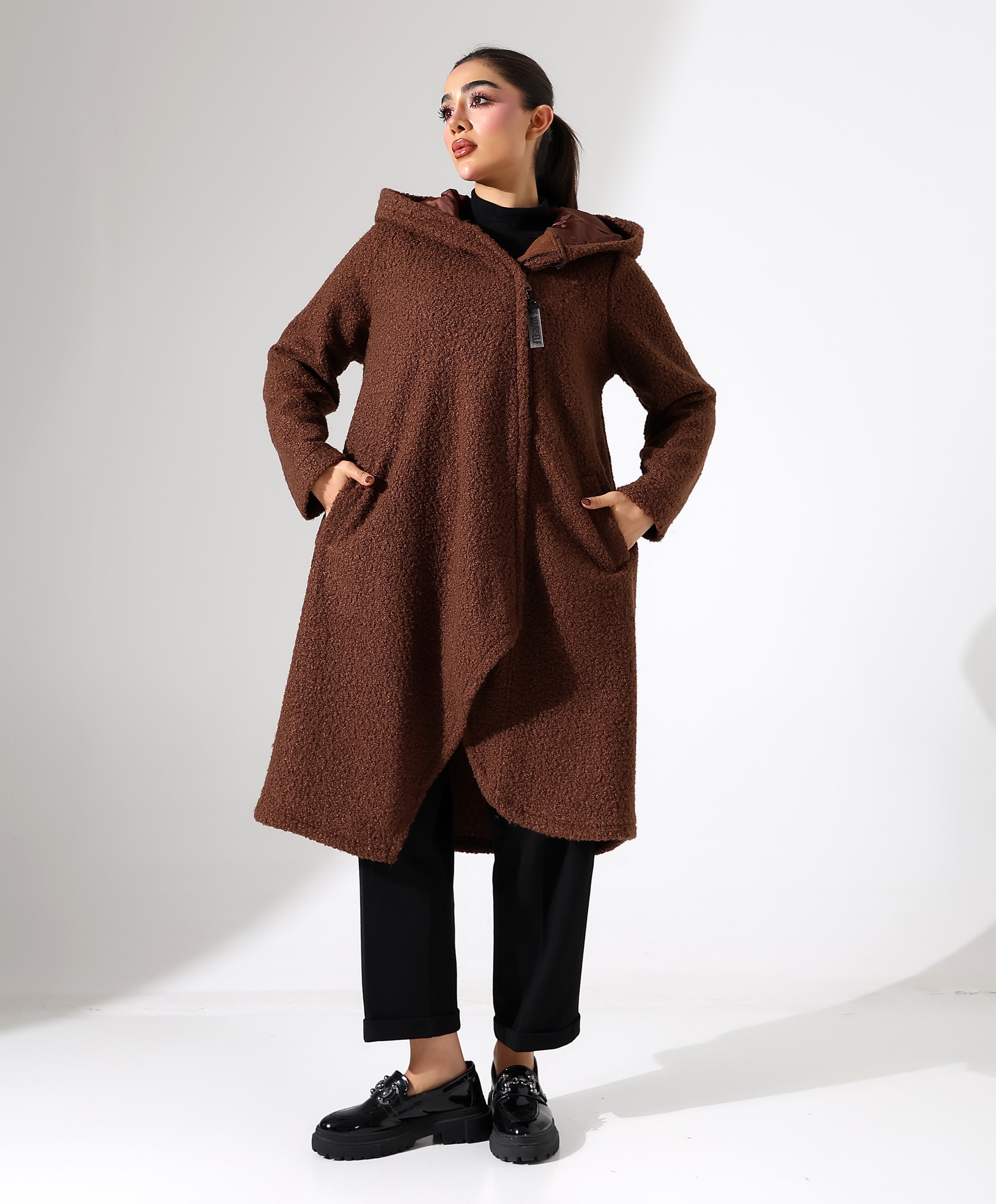 Asimetrik Fermuarlı Kapüşonlu Uzun Kaban