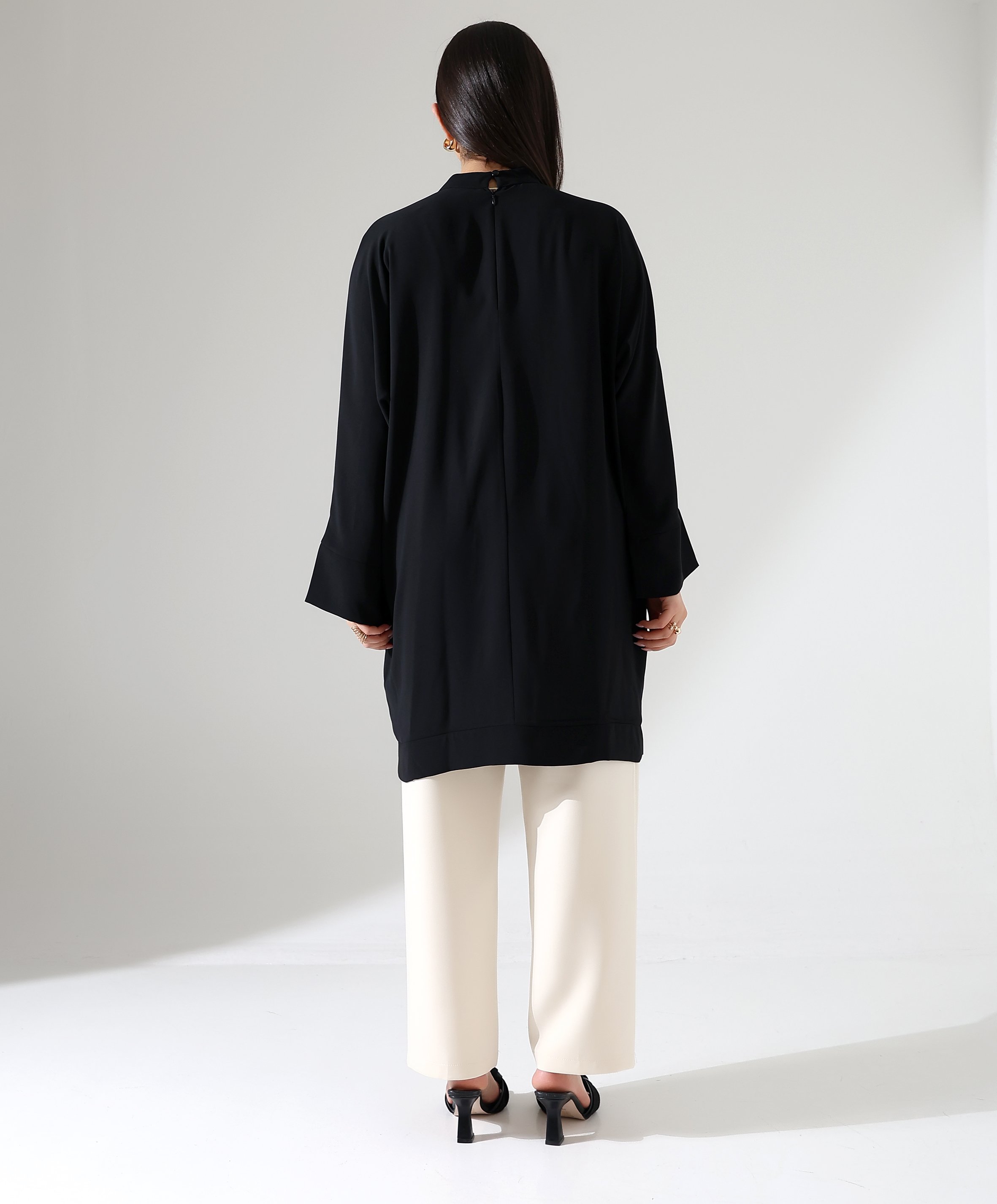 Omuzu Pile Detaylı Tunik