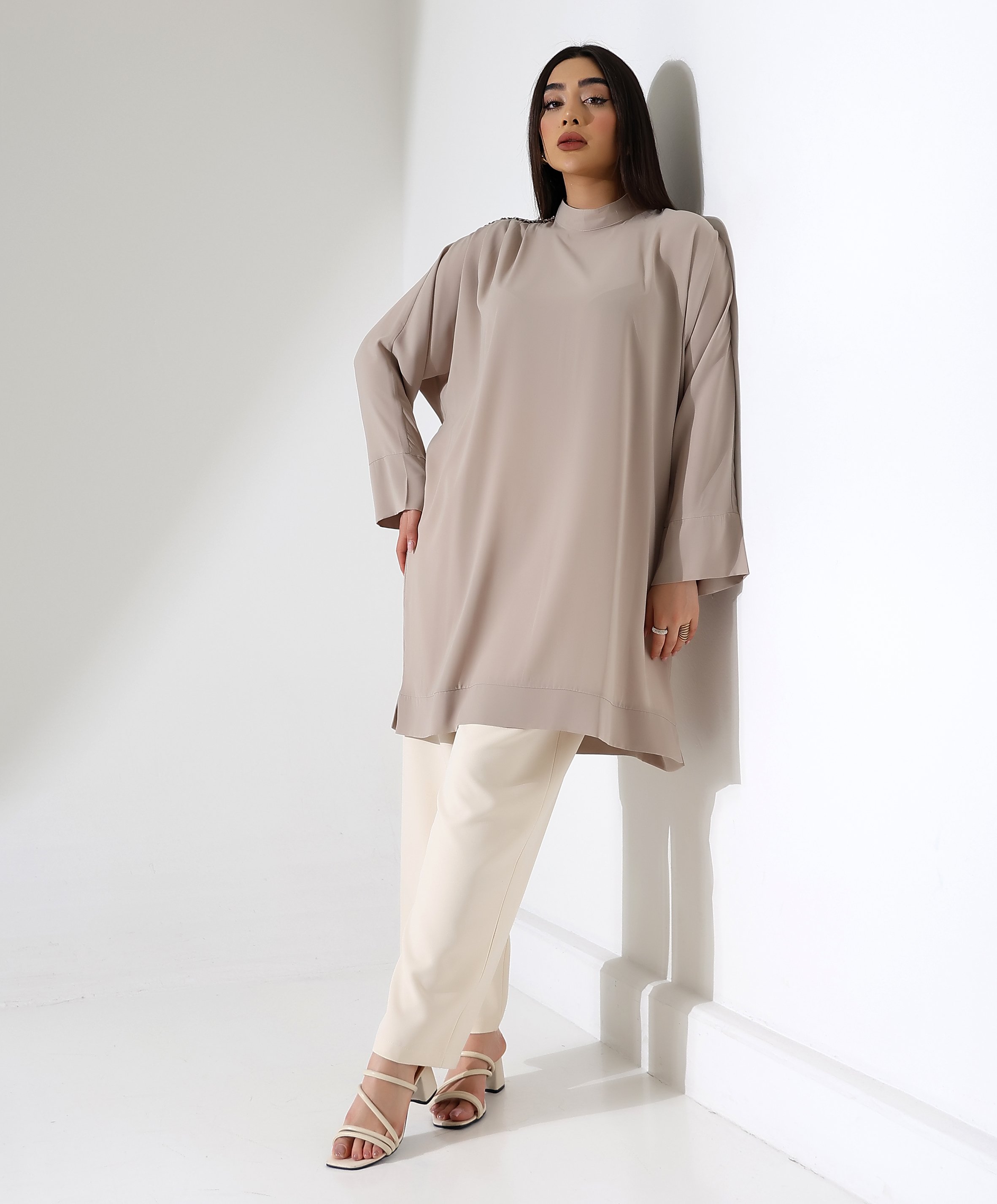 Omuzu Pile Detaylı Tunik