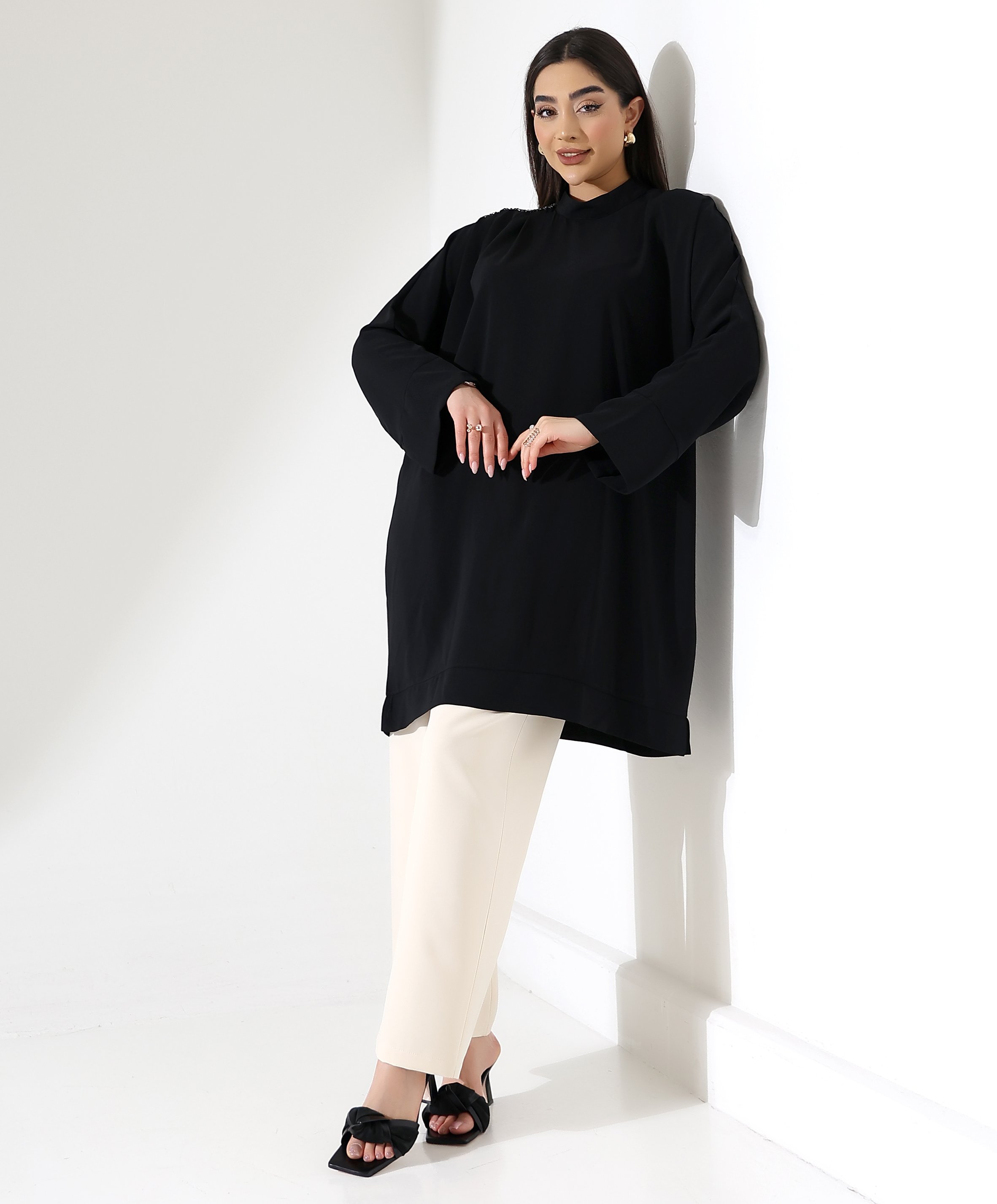 Omuzu Pile Detaylı Tunik