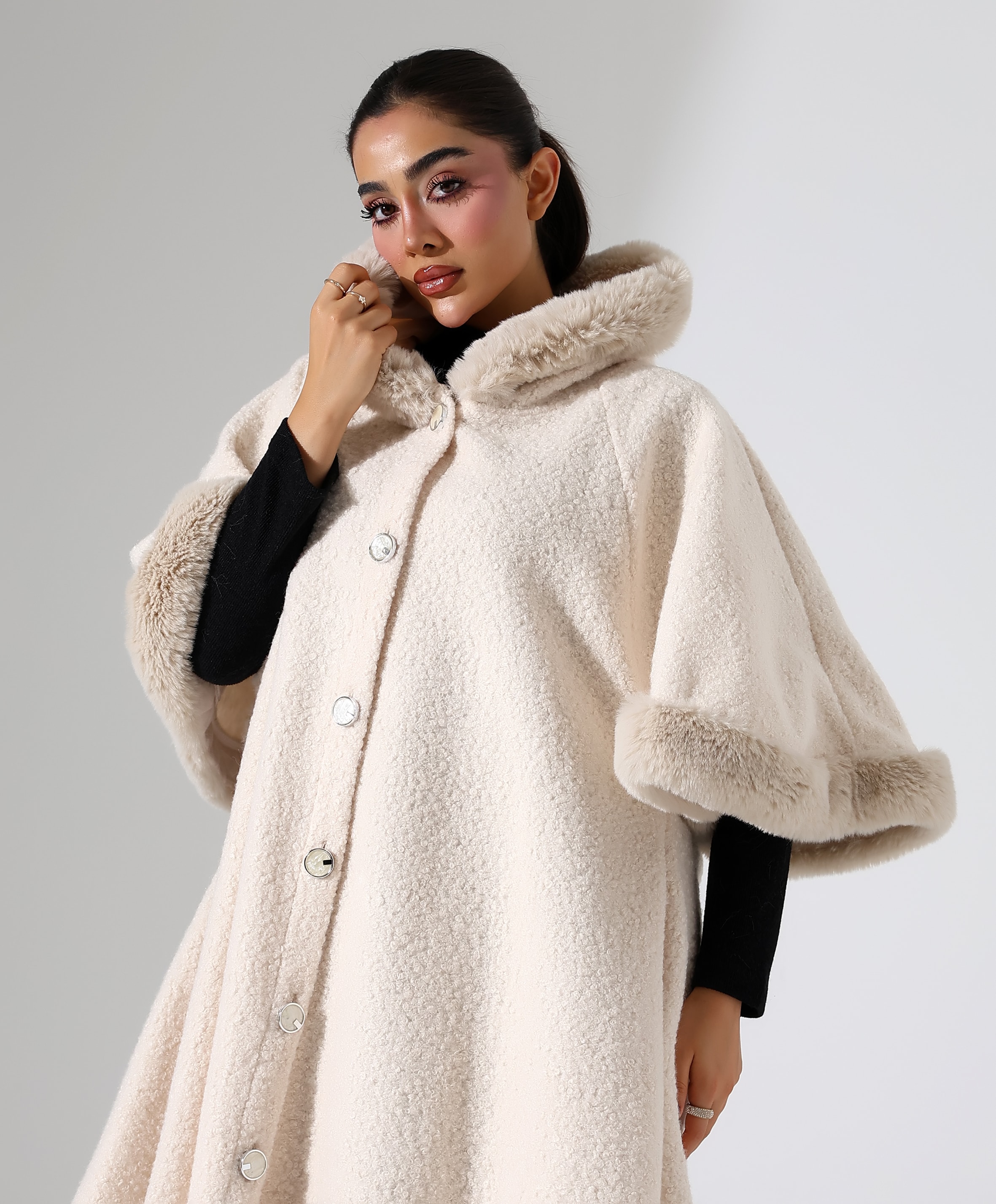 Kürk Detay Kapüşonlu Büyük Beden Panço