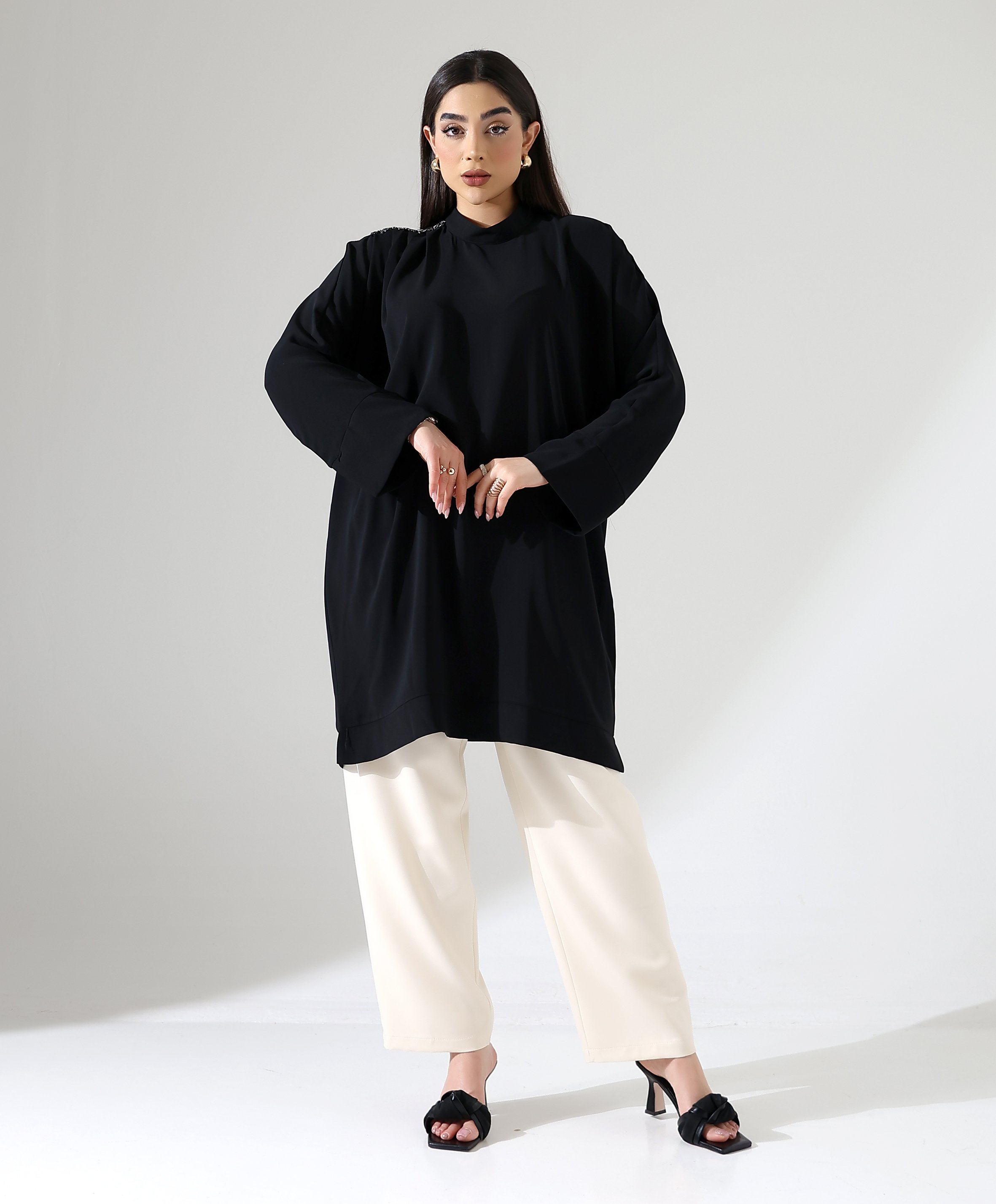 Omuzu Pile Detaylı Tunik