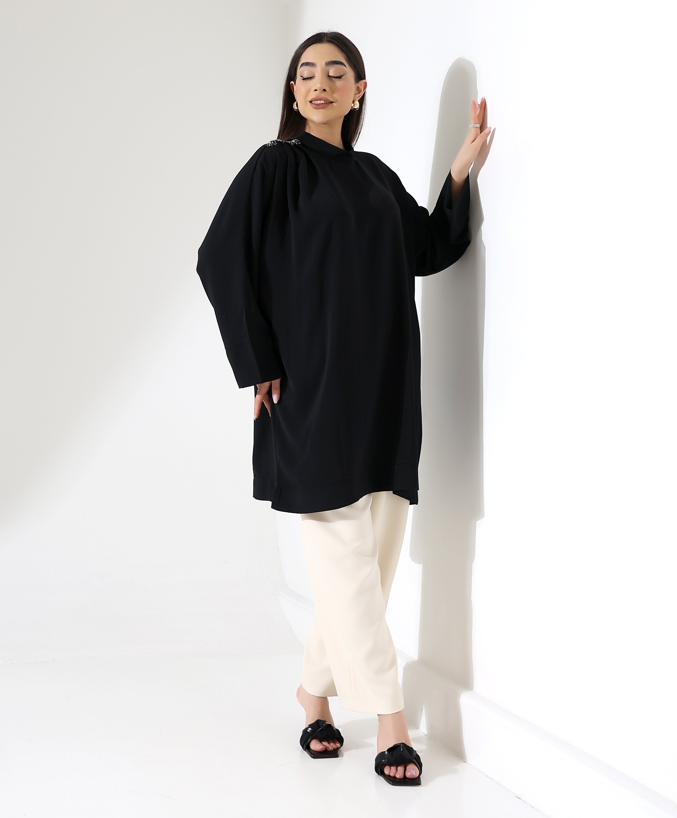 Omuzu Pile Detaylı Tunik