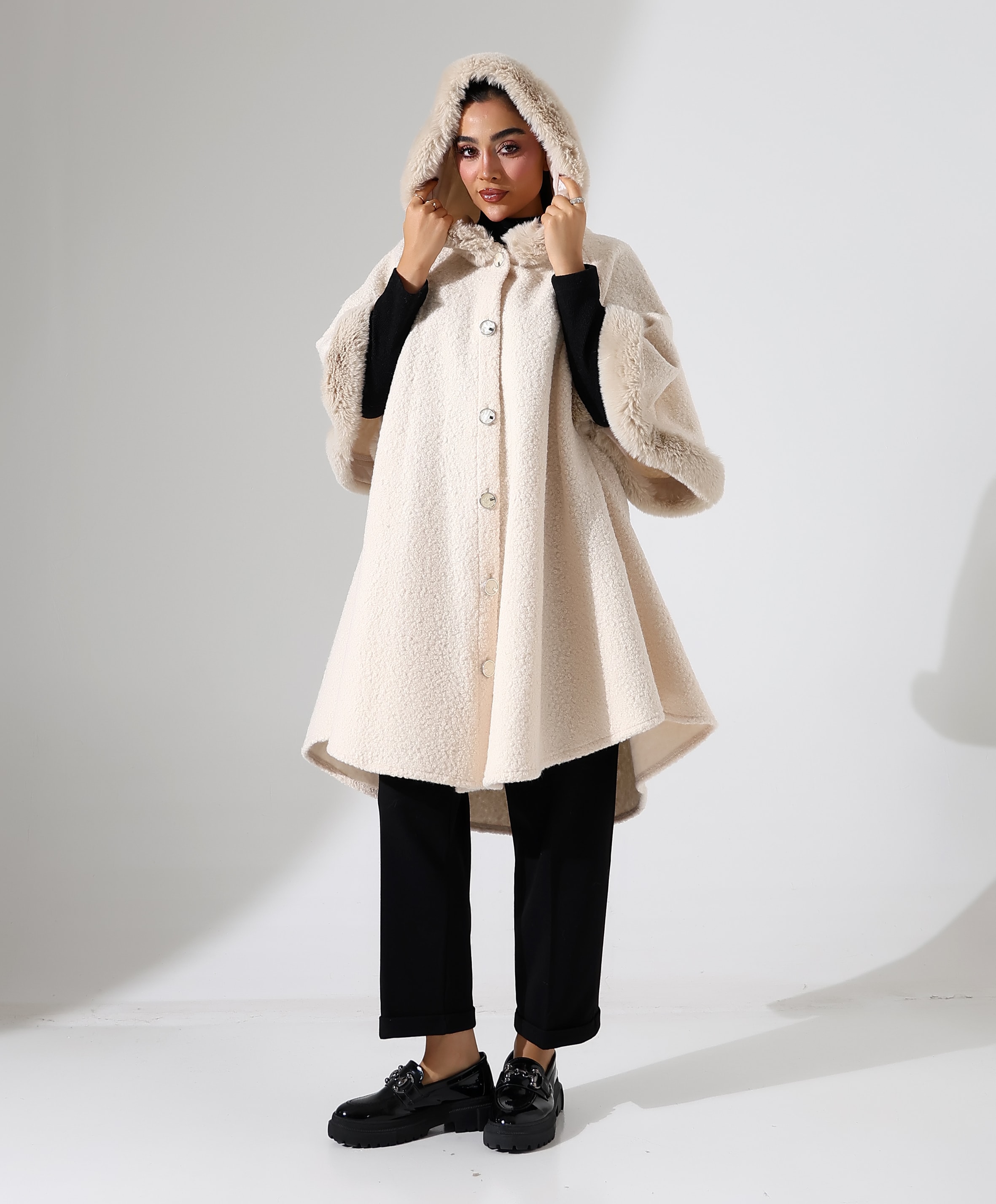 Kürk Detay Kapüşonlu Büyük Beden Panço