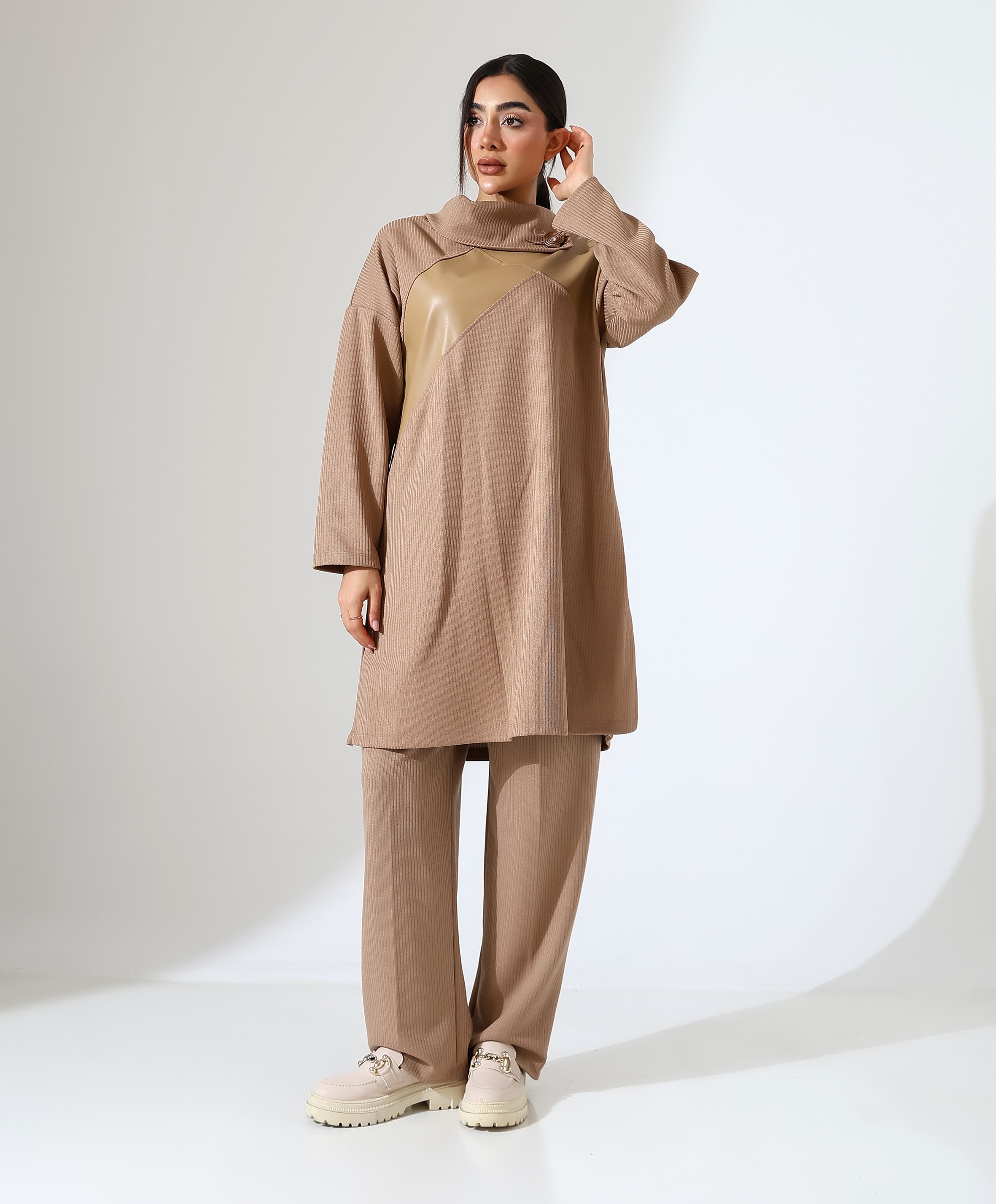 Kırlangıç Yaka Deri Detay Boğazlı İki Parça Takım