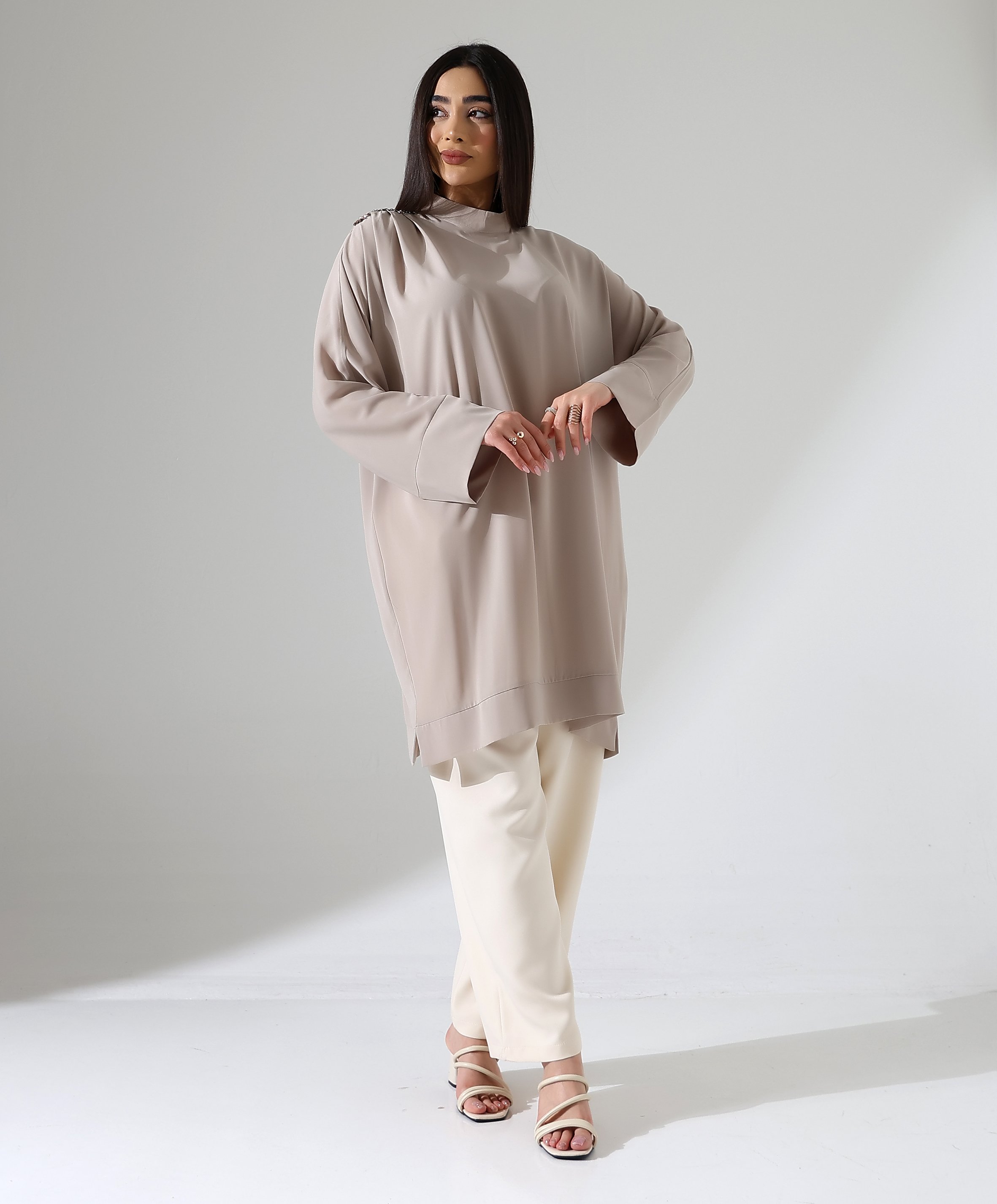 Omuzu Pile Detaylı Tunik