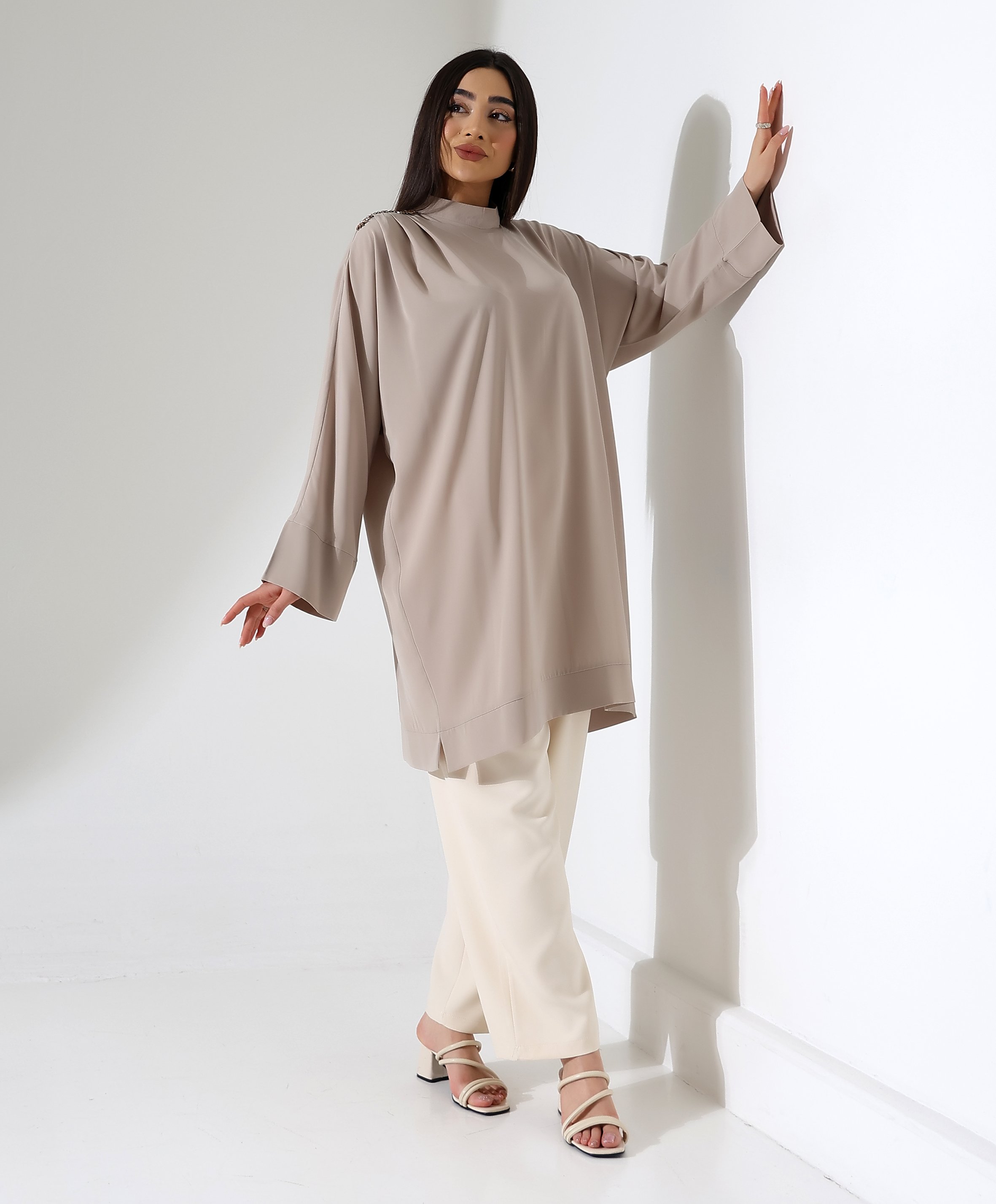 Omuzu Pile Detaylı Tunik