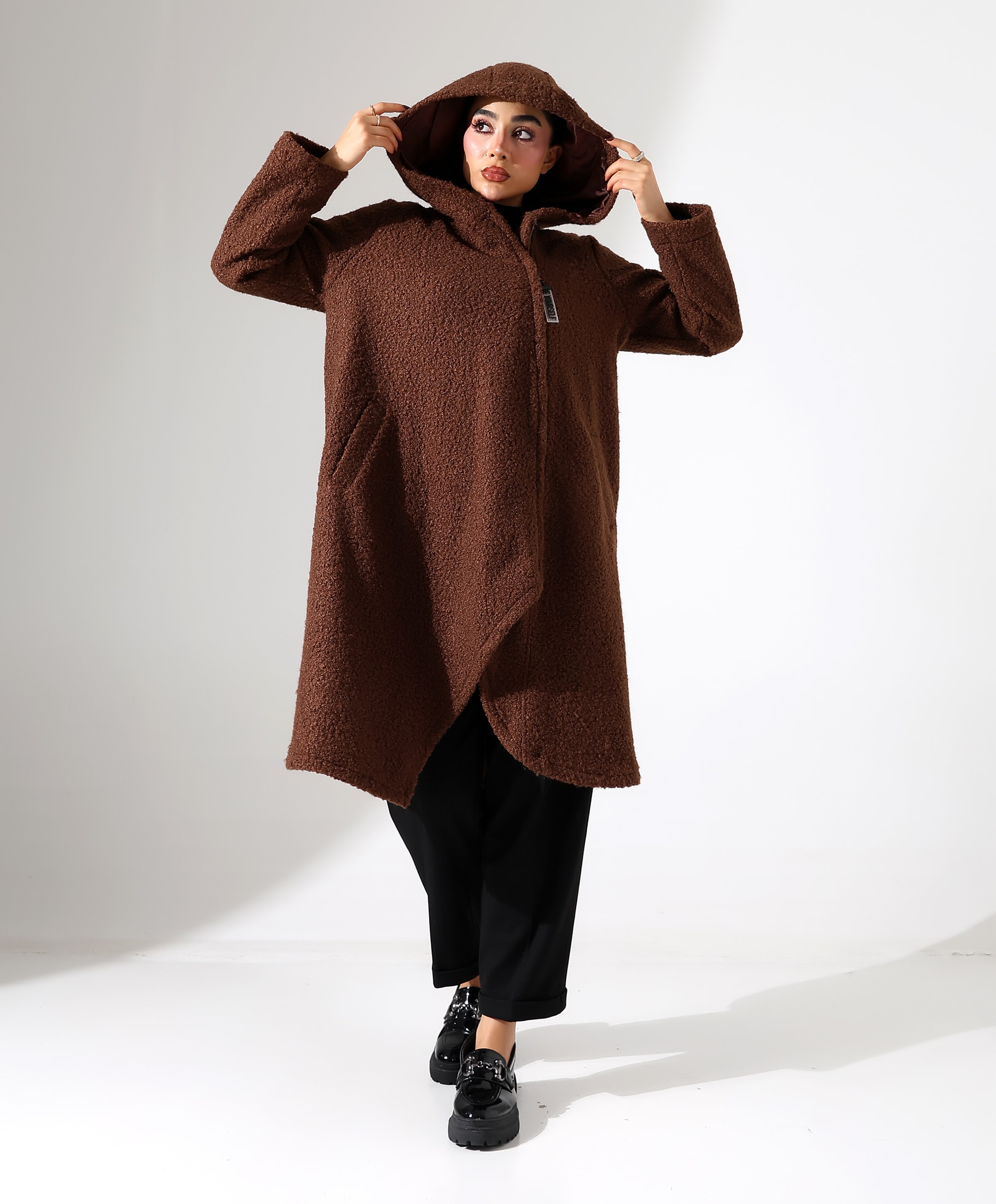 Asimetrik Fermuarlı Kapüşonlu Uzun Kaban