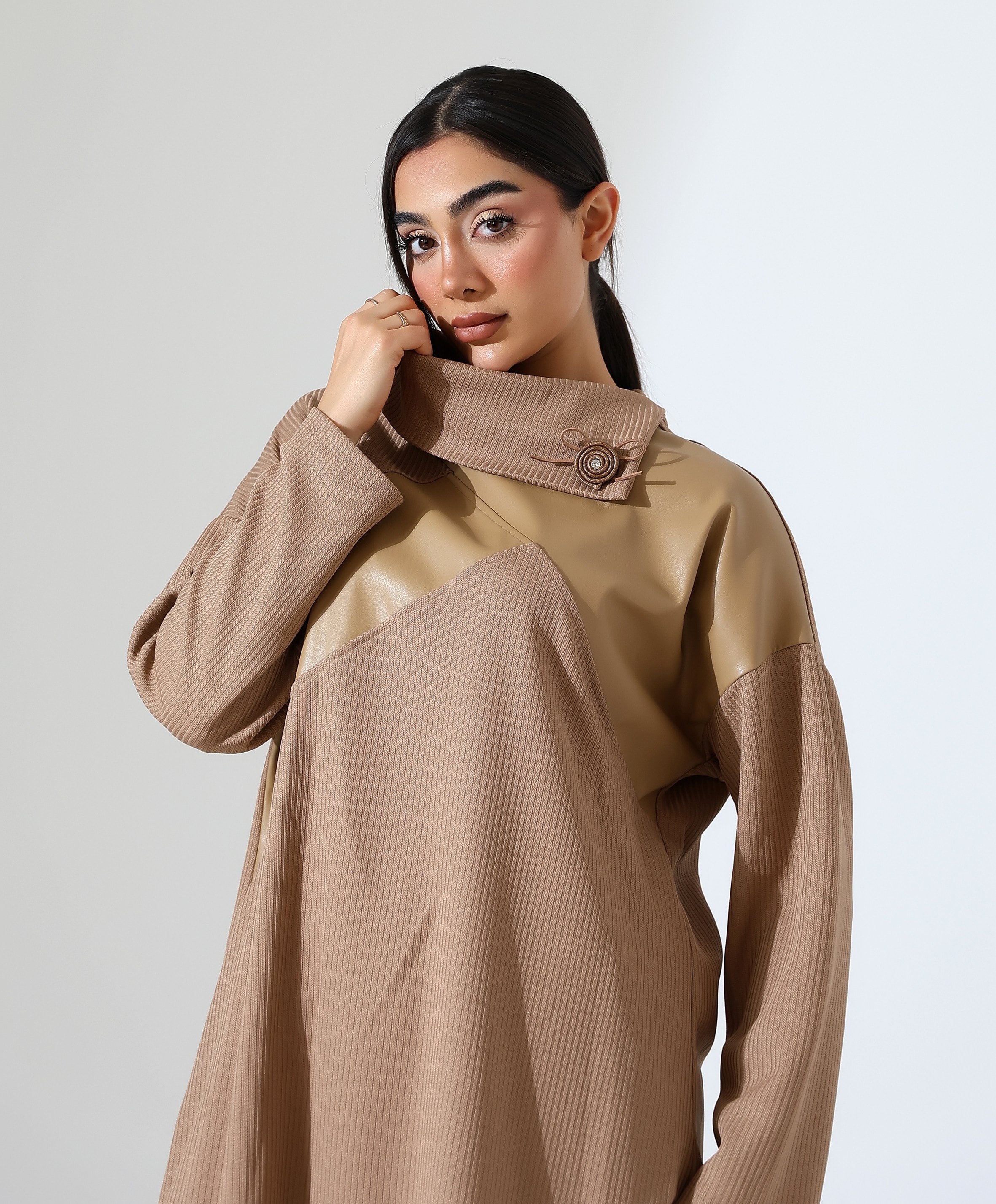 Kırlangıç Yaka Deri Detay Boğazlı İki Parça Takım