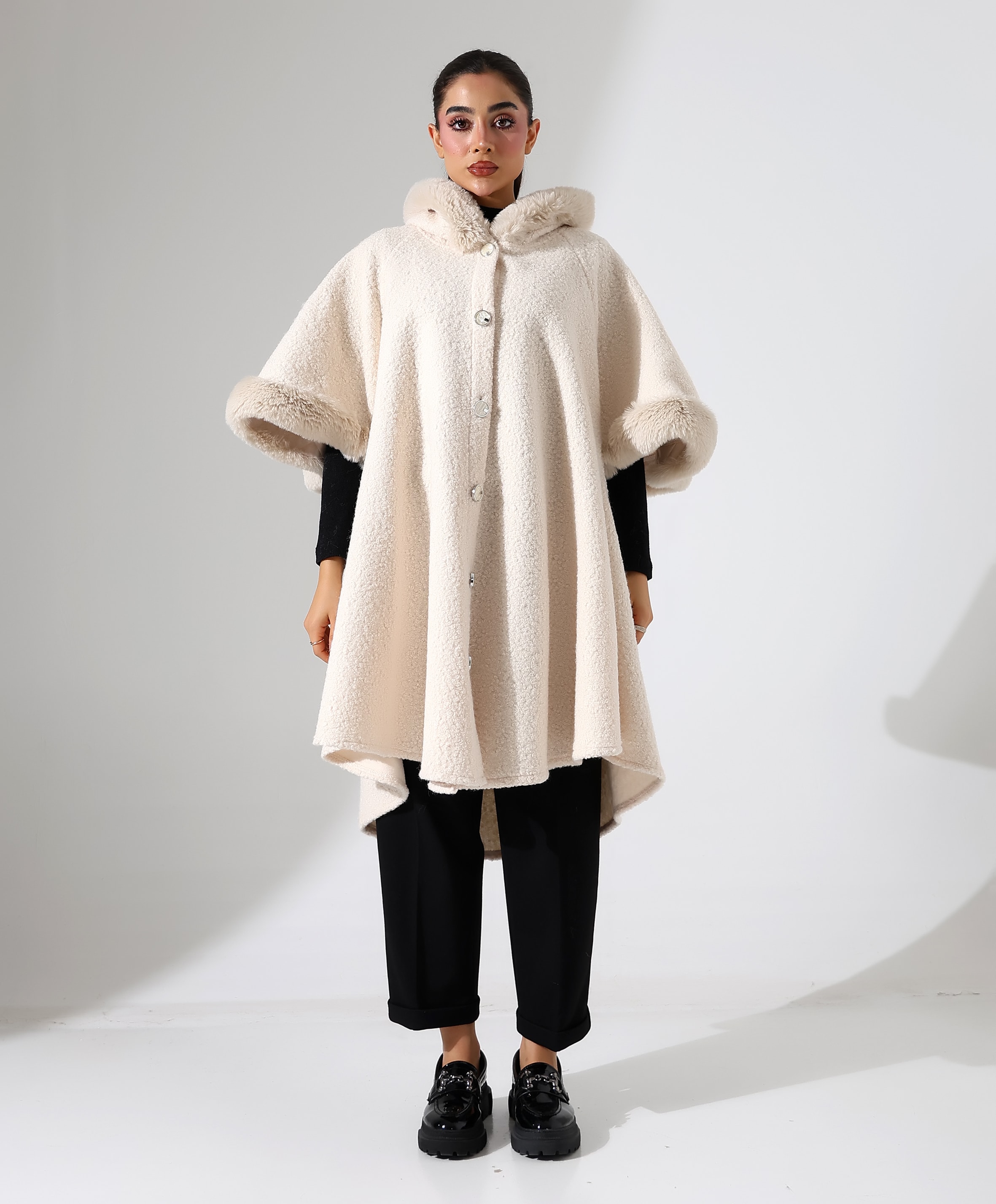 Kürk Detay Kapüşonlu Büyük Beden Panço