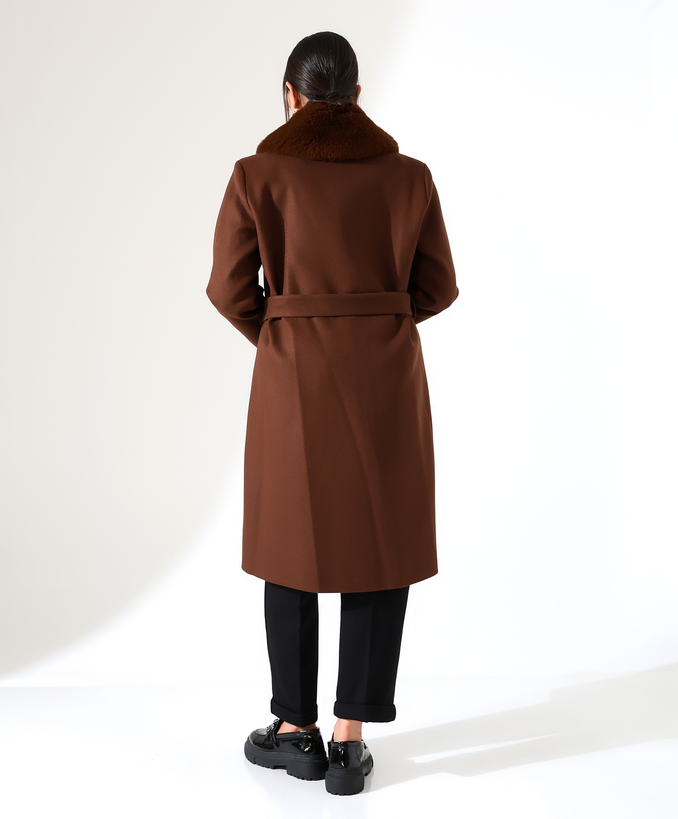 Kürk Yaka Kısa Kaşe Kaban