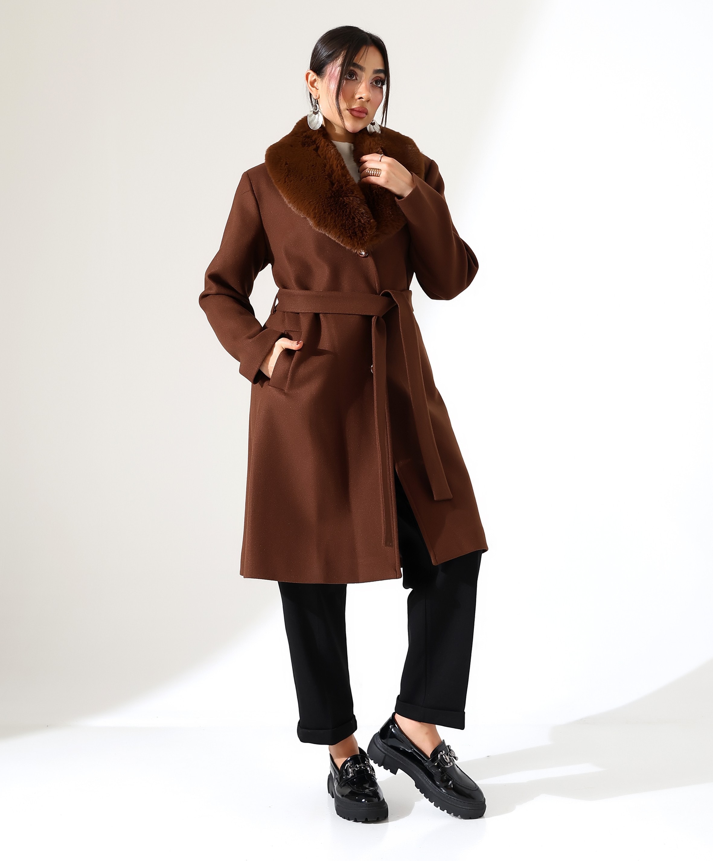 Kürk Yaka Kısa Kaşe Kaban