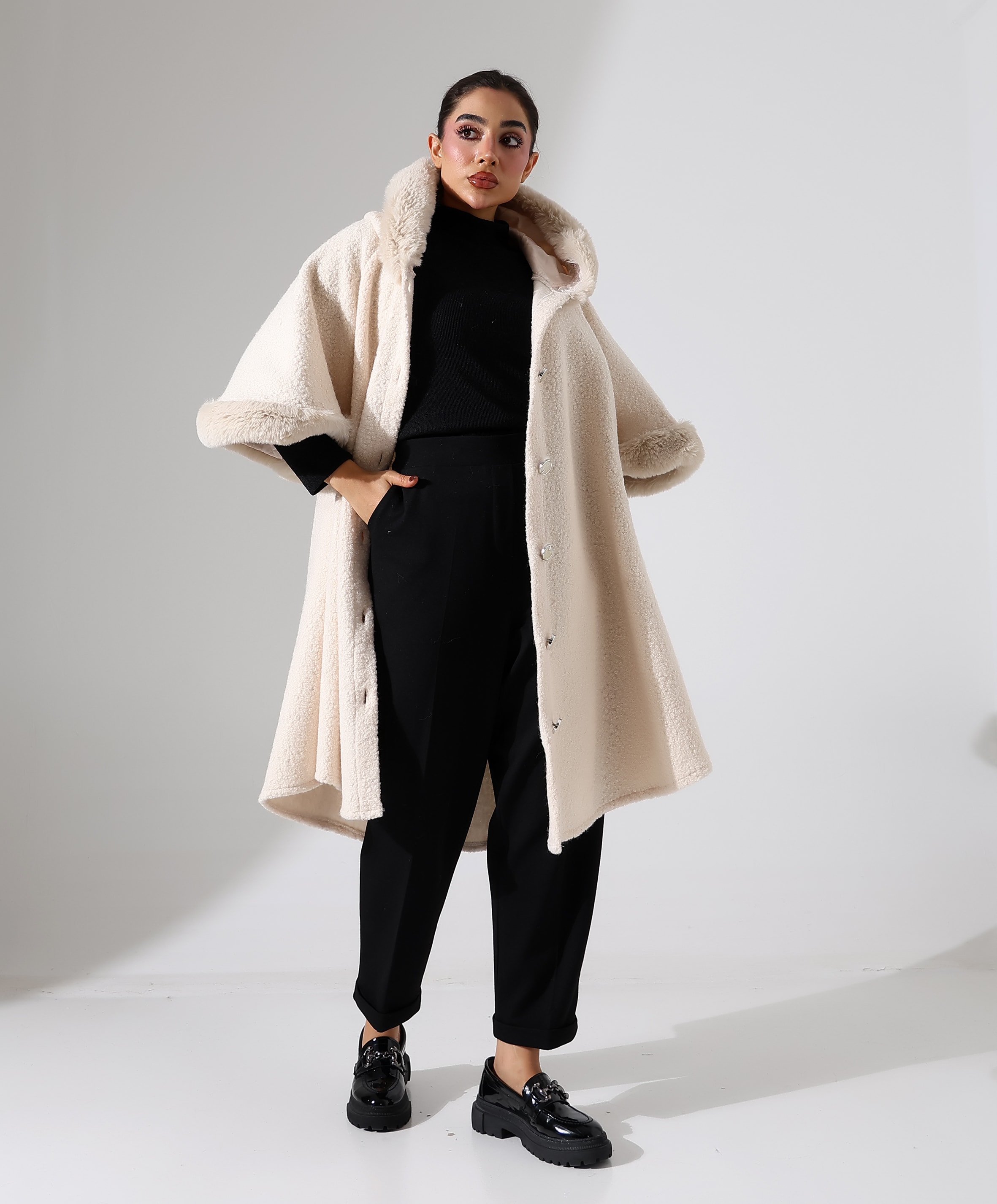 Kürk Detay Kapüşonlu Büyük Beden Panço