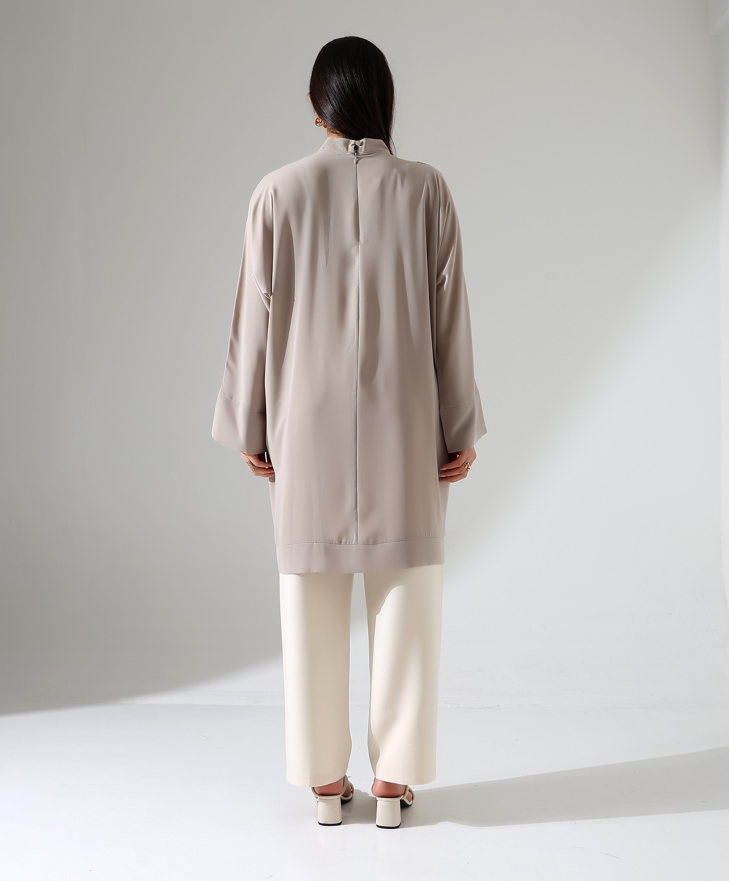 Omuzu Pile Detaylı Tunik